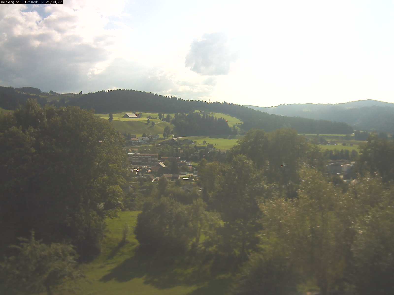 Webcam-Bild: Aussicht vom Dorfberg in Langnau 20210827-170601