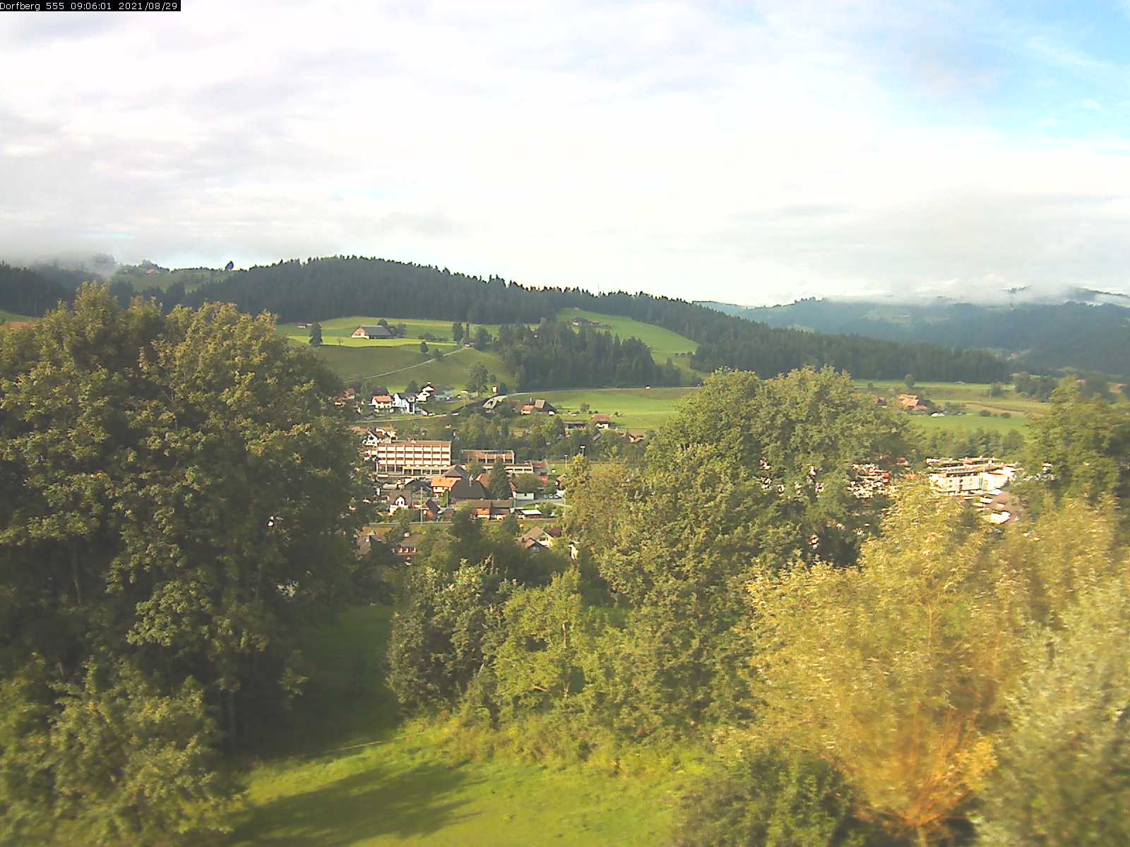 Webcam-Bild: Aussicht vom Dorfberg in Langnau 20210829-090601