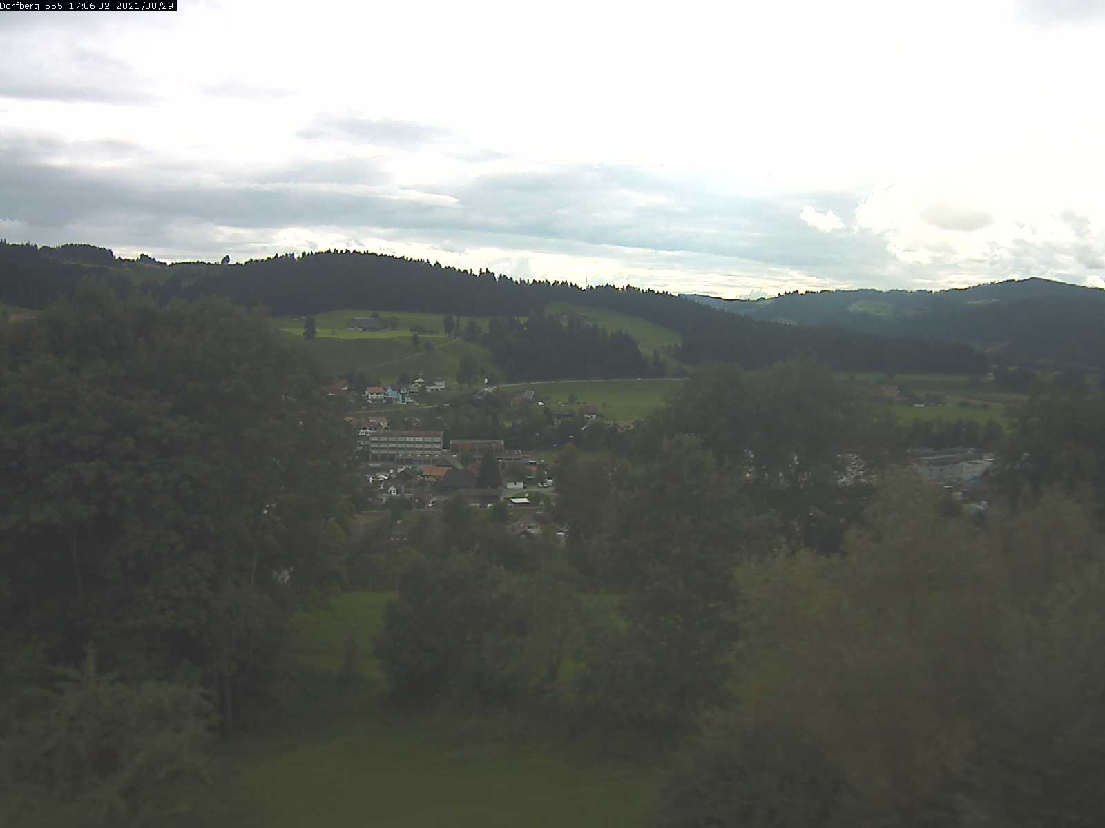 Webcam-Bild: Aussicht vom Dorfberg in Langnau 20210829-170601