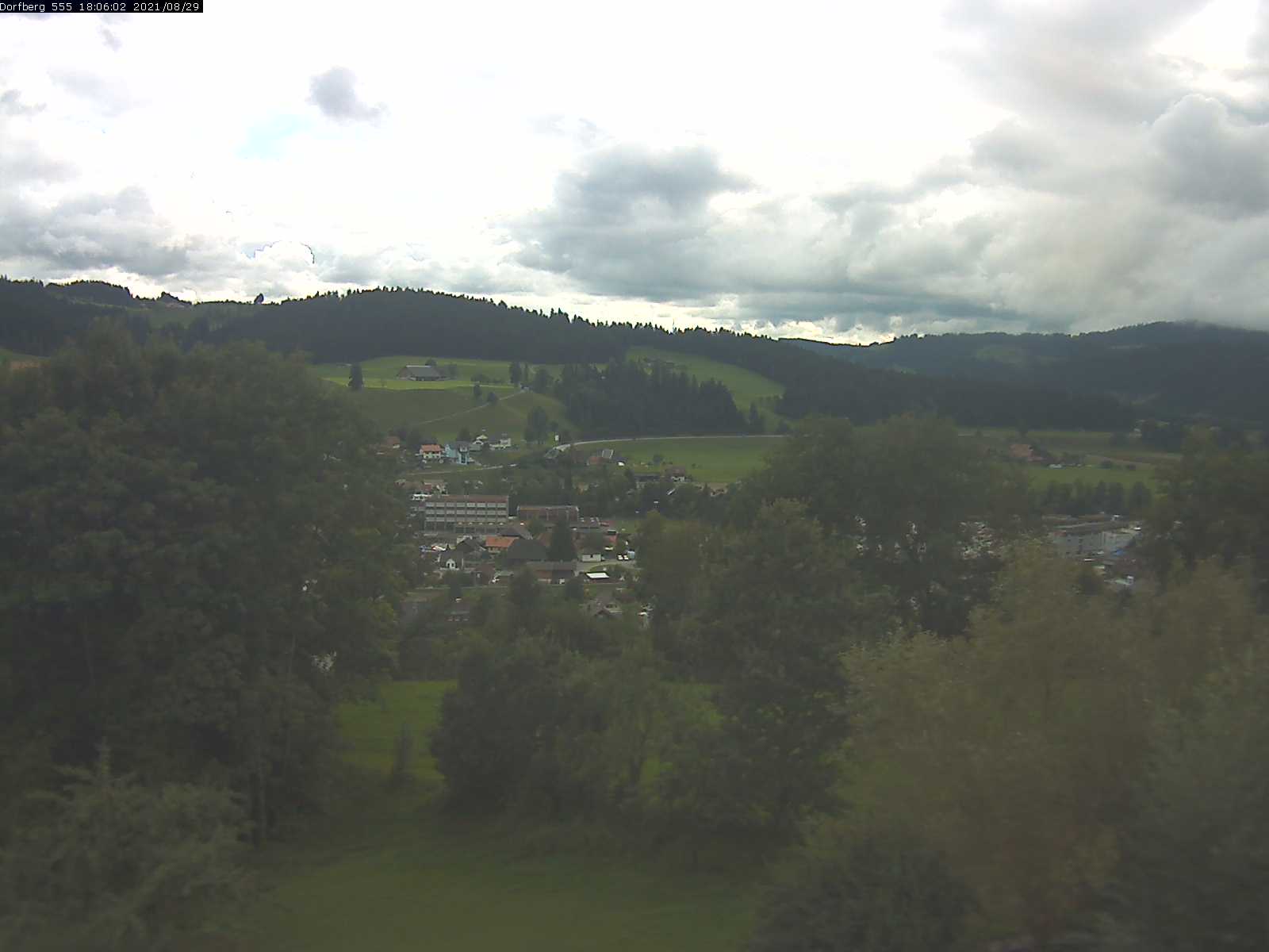 Webcam-Bild: Aussicht vom Dorfberg in Langnau 20210829-180601