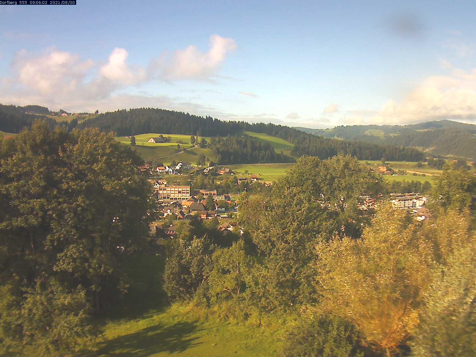 Webcam-Bild: Aussicht vom Dorfberg in Langnau 20210830-090601