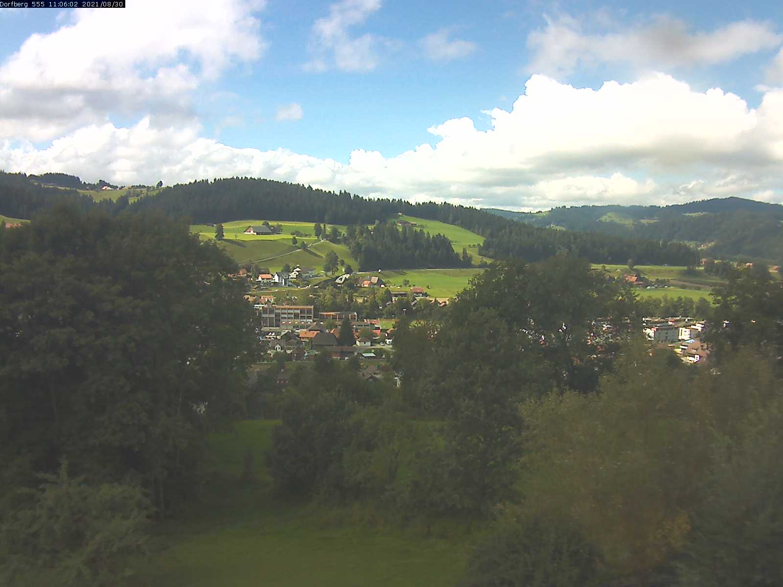 Webcam-Bild: Aussicht vom Dorfberg in Langnau 20210830-110601