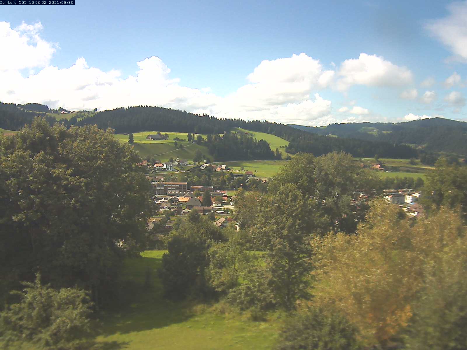 Webcam-Bild: Aussicht vom Dorfberg in Langnau 20210830-120601