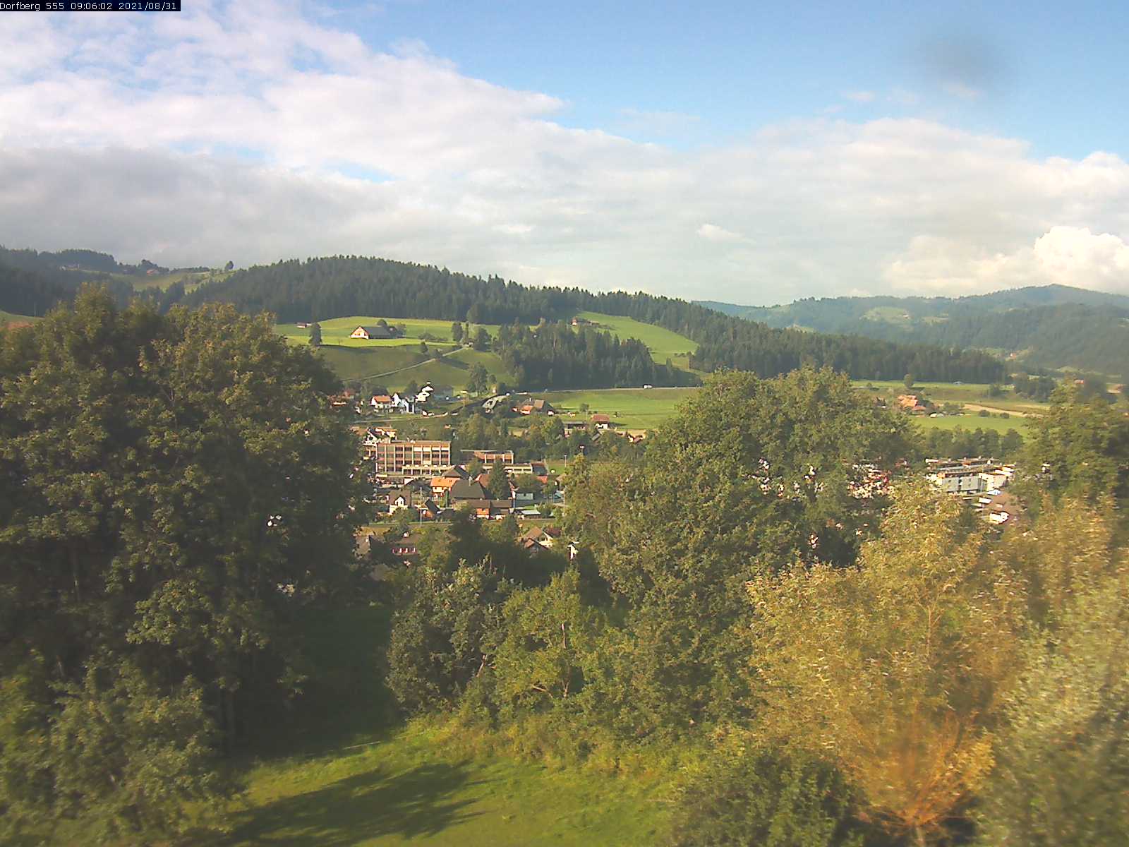 Webcam-Bild: Aussicht vom Dorfberg in Langnau 20210831-090601