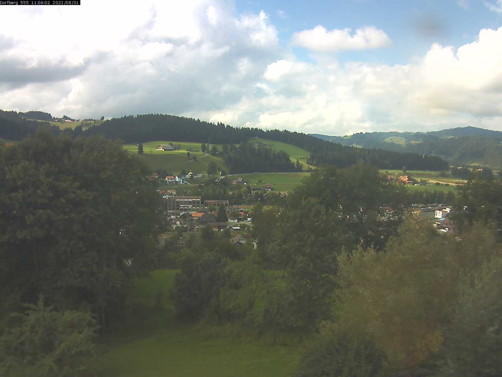 Webcam-Bild: Aussicht vom Dorfberg in Langnau 20210831-110601