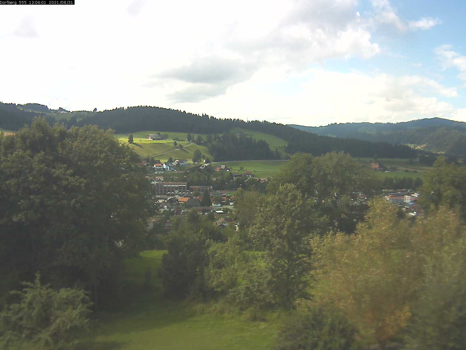 Webcam-Bild: Aussicht vom Dorfberg in Langnau 20210831-120601