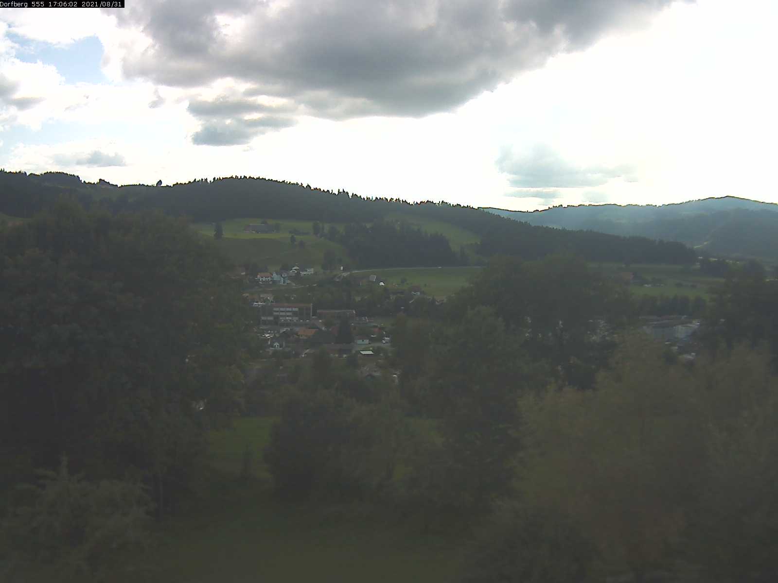 Webcam-Bild: Aussicht vom Dorfberg in Langnau 20210831-170601