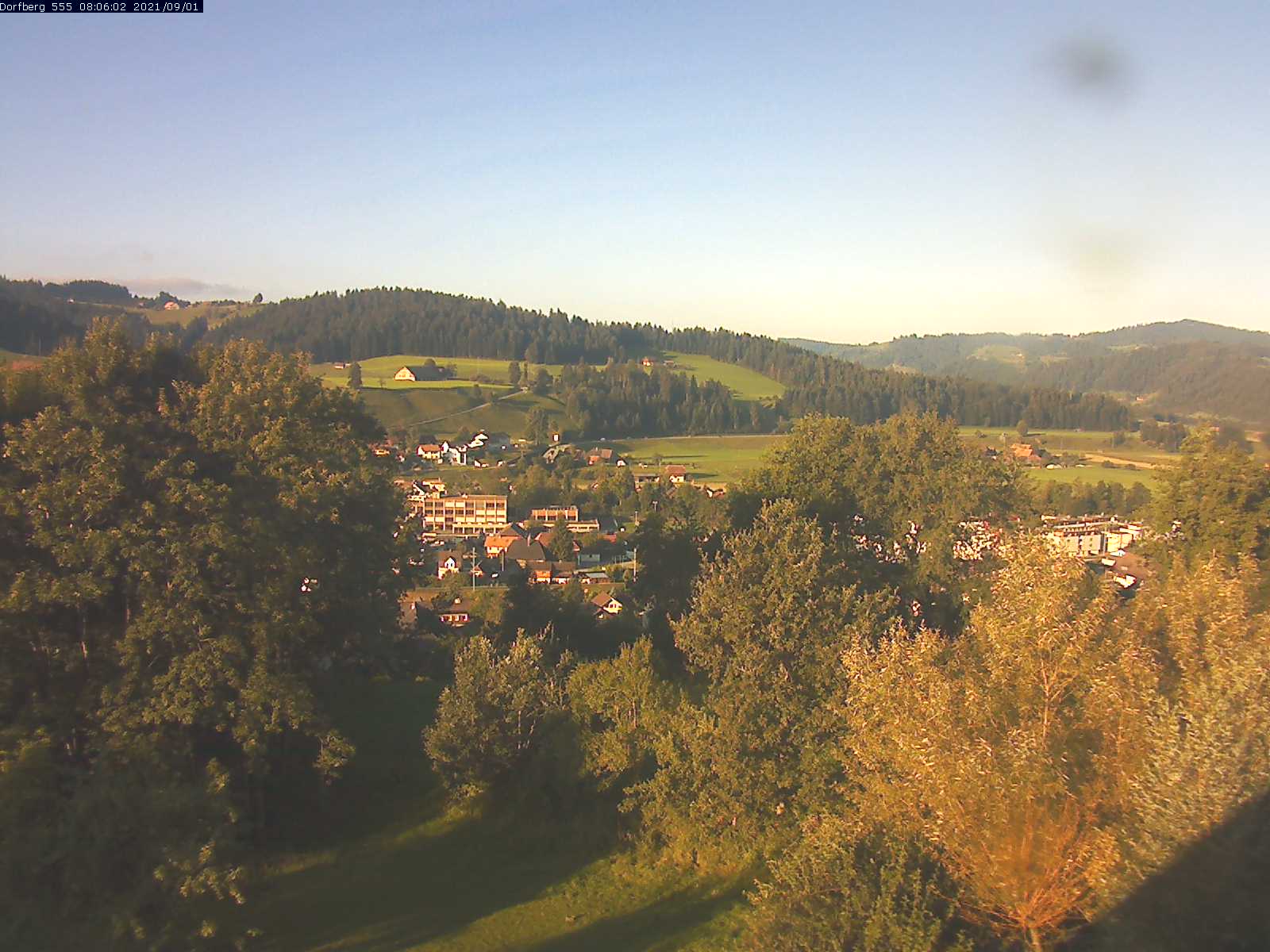 Webcam-Bild: Aussicht vom Dorfberg in Langnau 20210901-080601