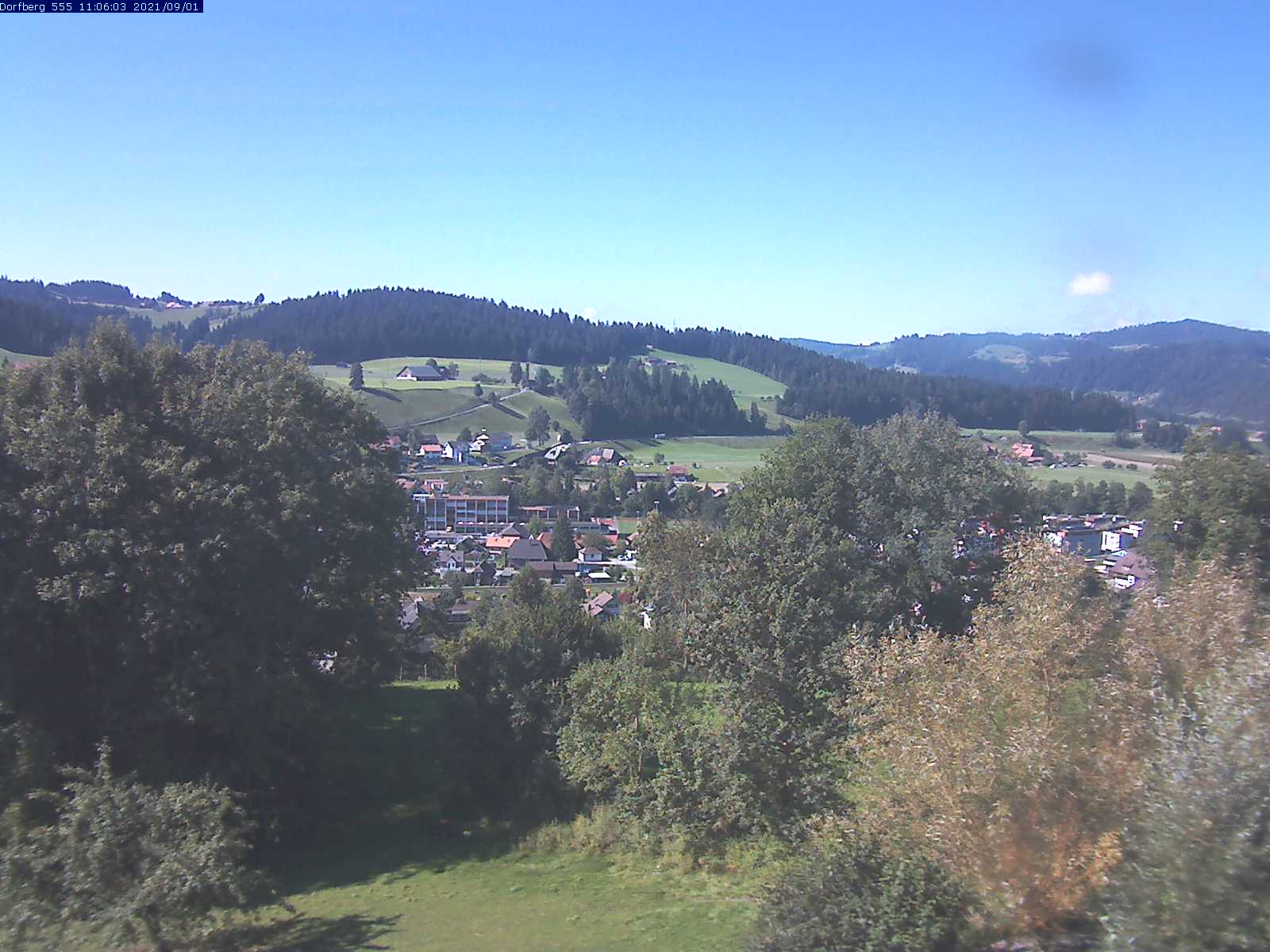 Webcam-Bild: Aussicht vom Dorfberg in Langnau 20210901-110601