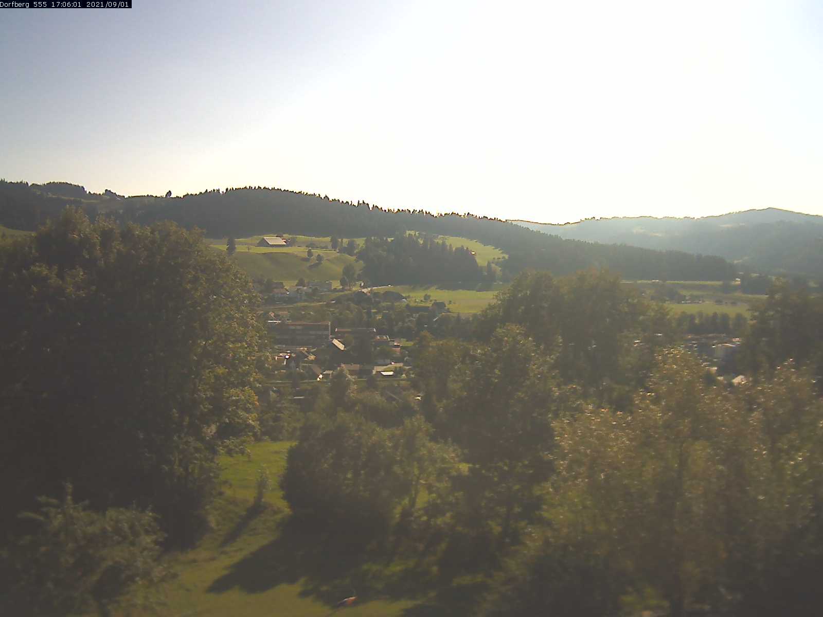 Webcam-Bild: Aussicht vom Dorfberg in Langnau 20210901-170601