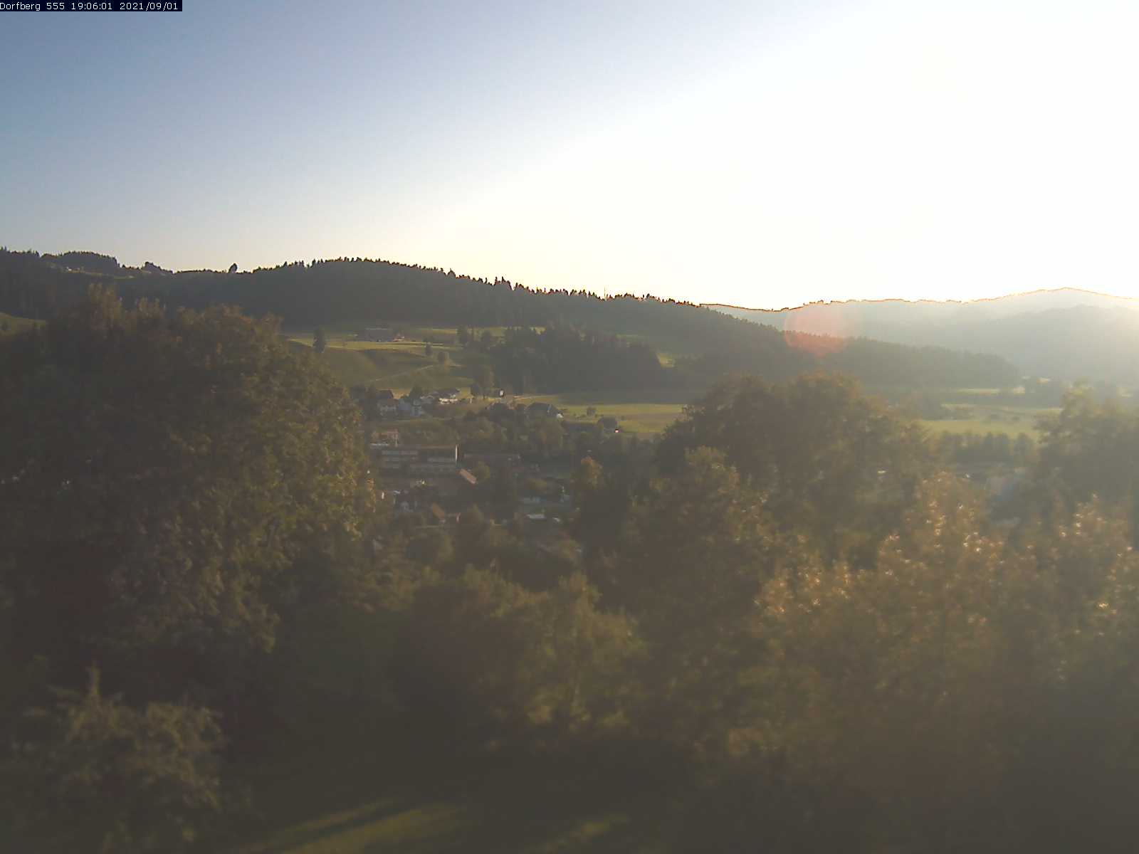Webcam-Bild: Aussicht vom Dorfberg in Langnau 20210901-190601