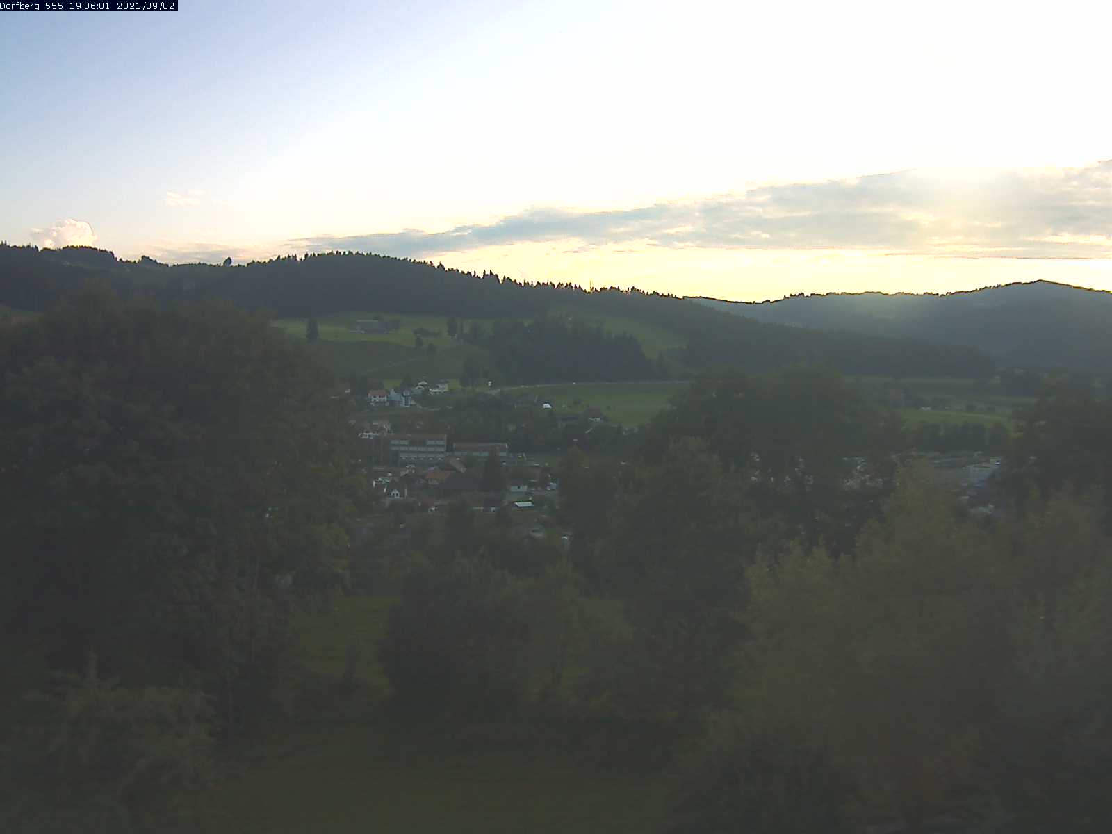 Webcam-Bild: Aussicht vom Dorfberg in Langnau 20210902-190601