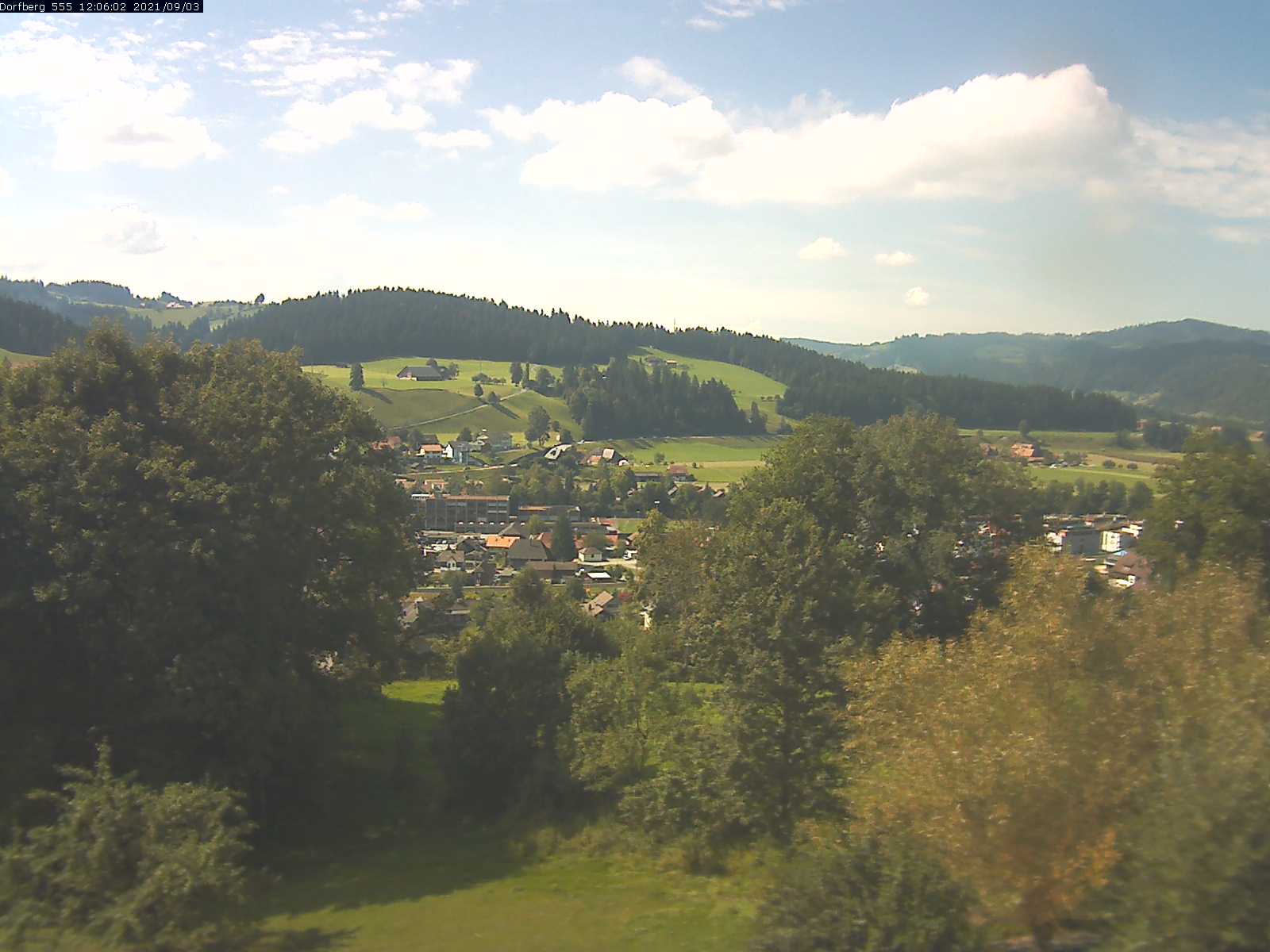 Webcam-Bild: Aussicht vom Dorfberg in Langnau 20210903-120601