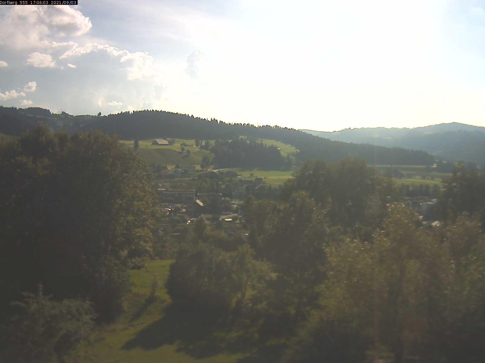 Webcam-Bild: Aussicht vom Dorfberg in Langnau 20210903-170601