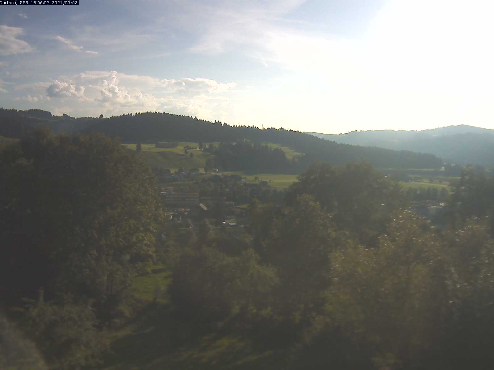 Webcam-Bild: Aussicht vom Dorfberg in Langnau 20210903-180601