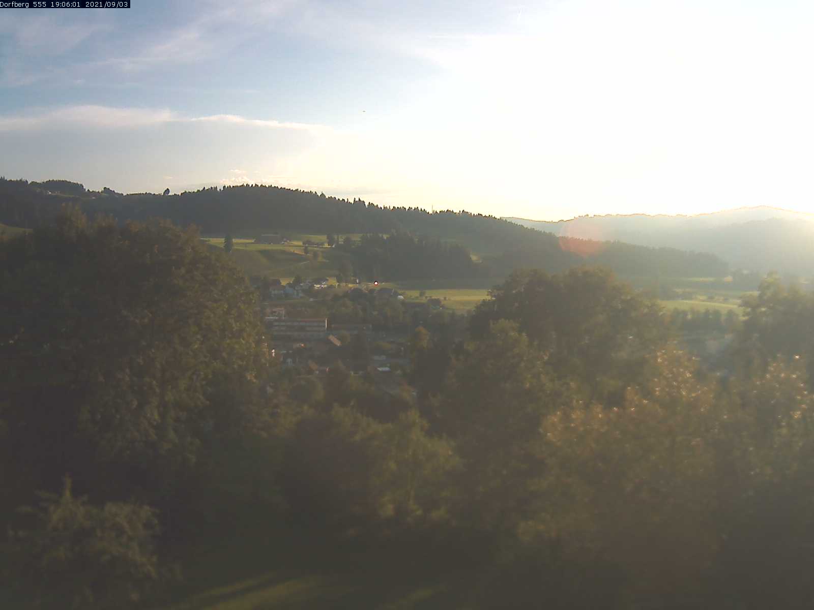 Webcam-Bild: Aussicht vom Dorfberg in Langnau 20210903-190601