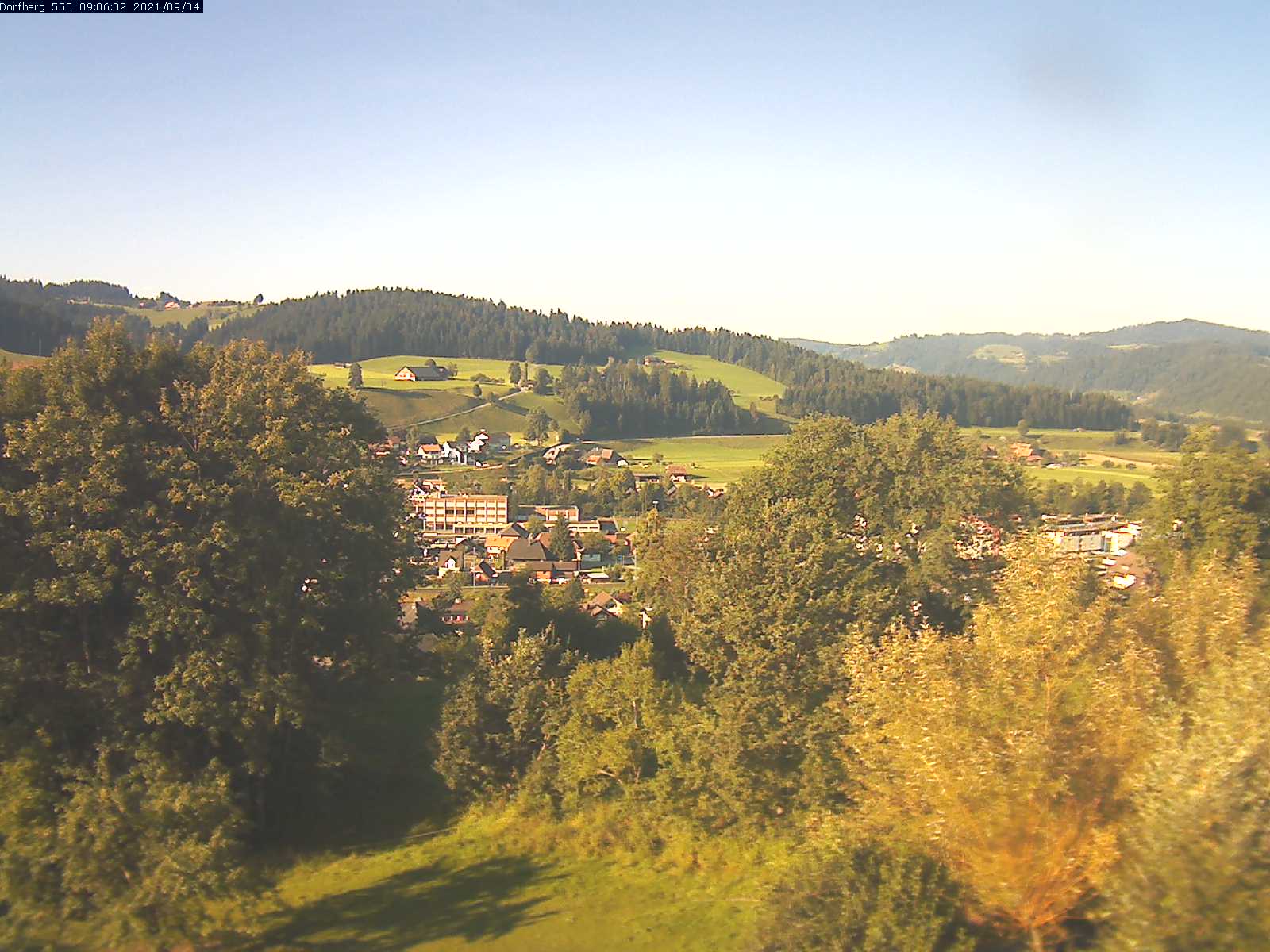 Webcam-Bild: Aussicht vom Dorfberg in Langnau 20210904-090601