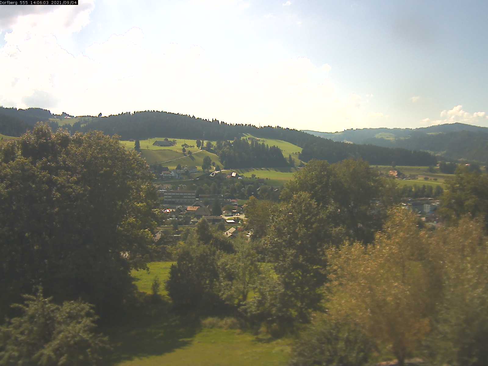 Webcam-Bild: Aussicht vom Dorfberg in Langnau 20210904-140601