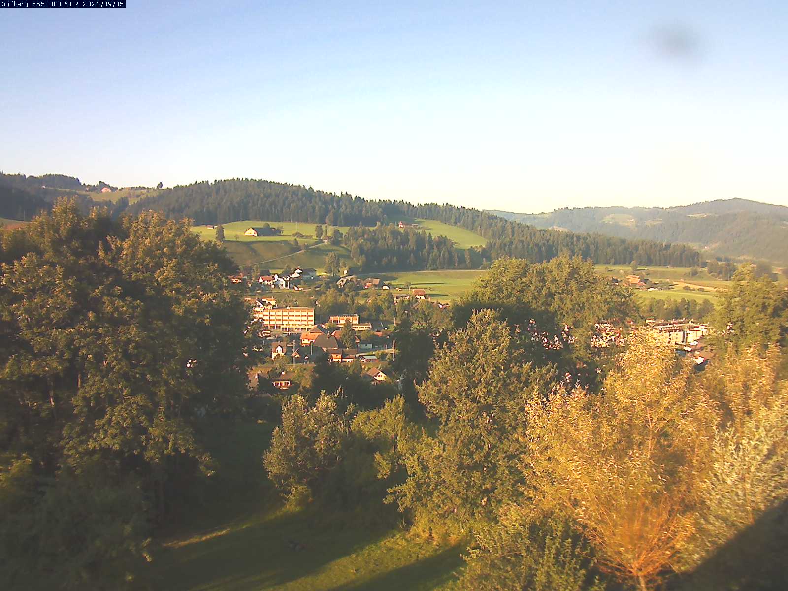 Webcam-Bild: Aussicht vom Dorfberg in Langnau 20210905-080601