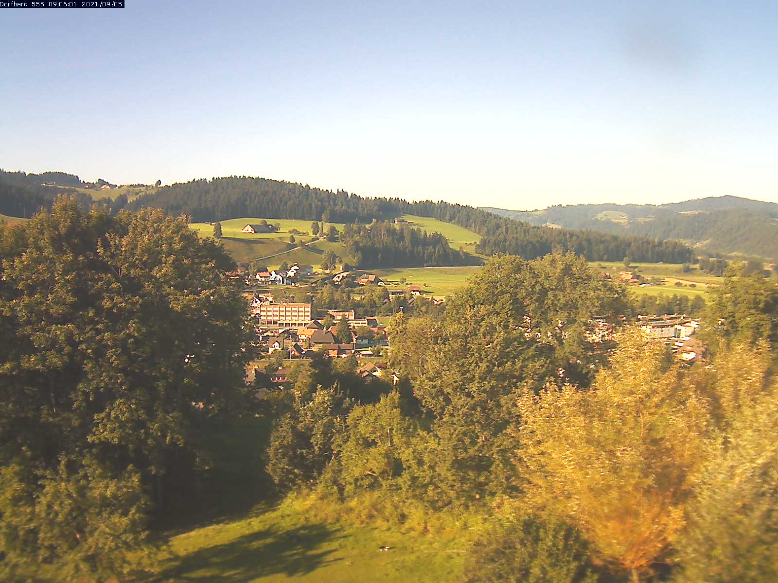 Webcam-Bild: Aussicht vom Dorfberg in Langnau 20210905-090601