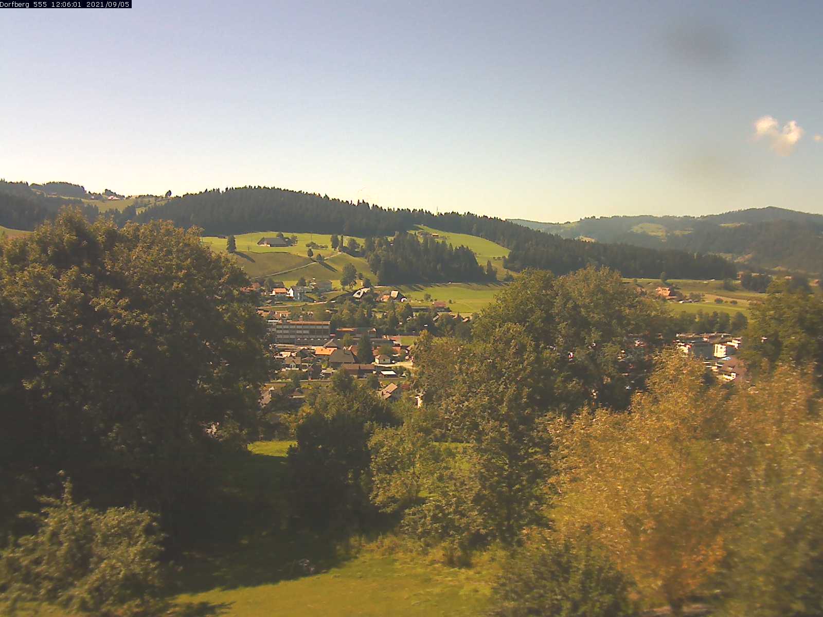 Webcam-Bild: Aussicht vom Dorfberg in Langnau 20210905-120601