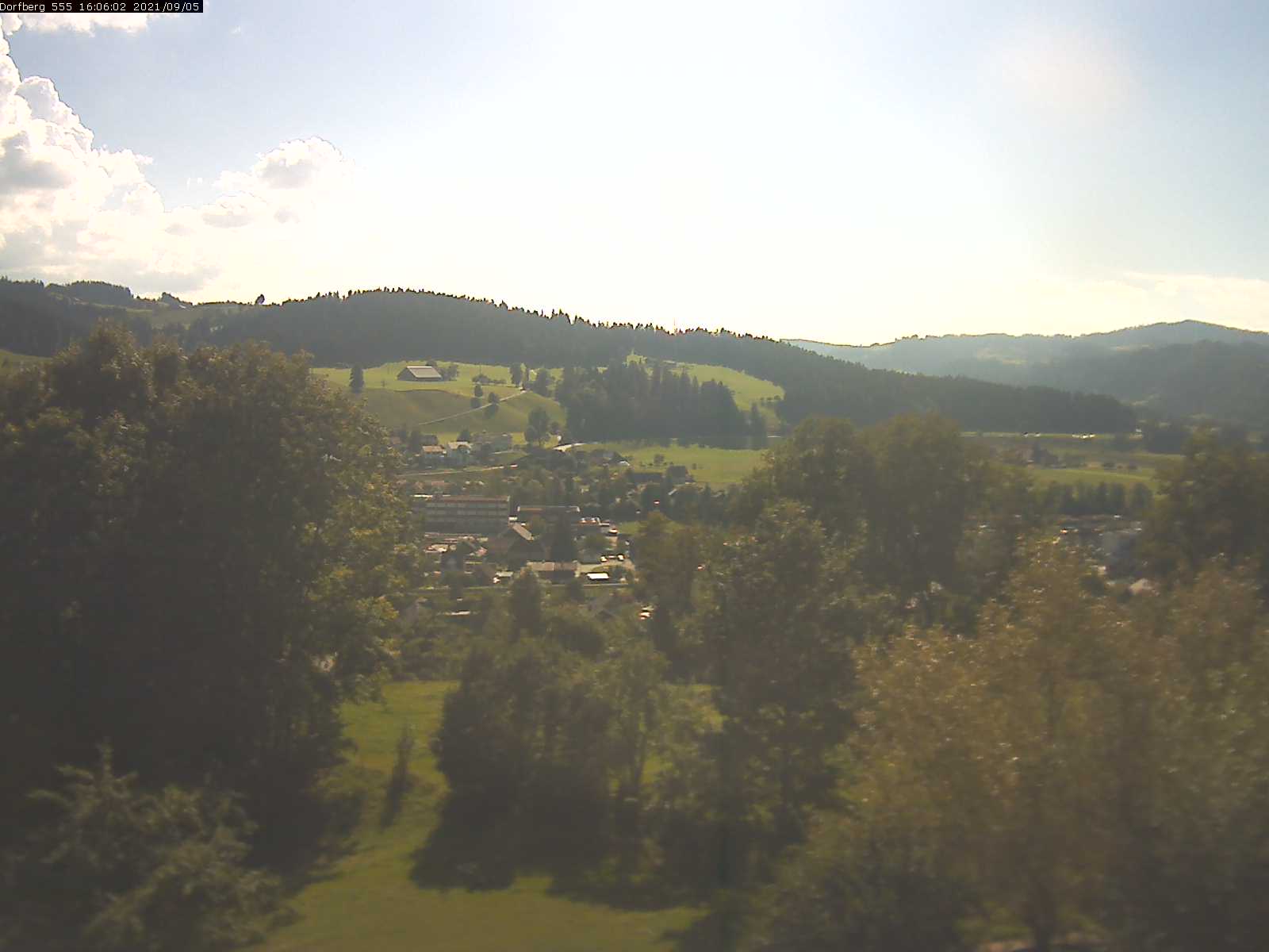 Webcam-Bild: Aussicht vom Dorfberg in Langnau 20210905-160601