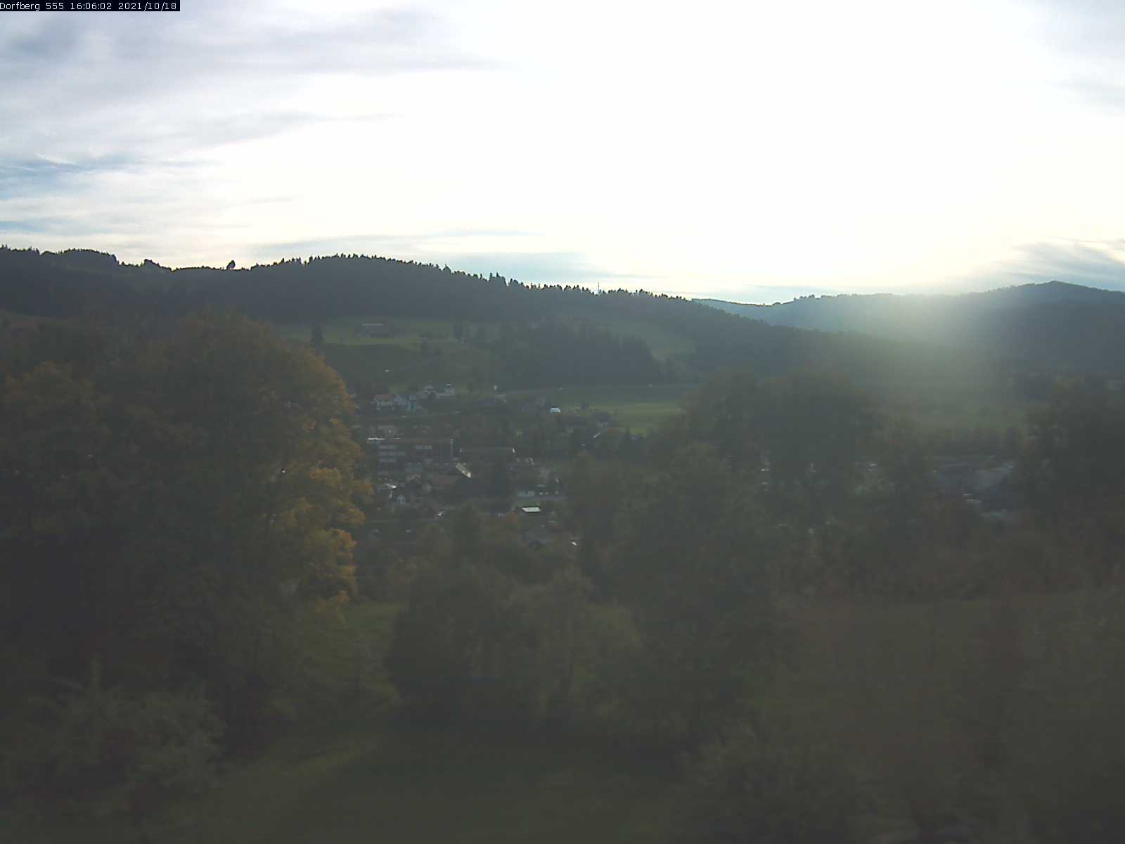 Webcam-Bild: Aussicht vom Dorfberg in Langnau 20211018-170602