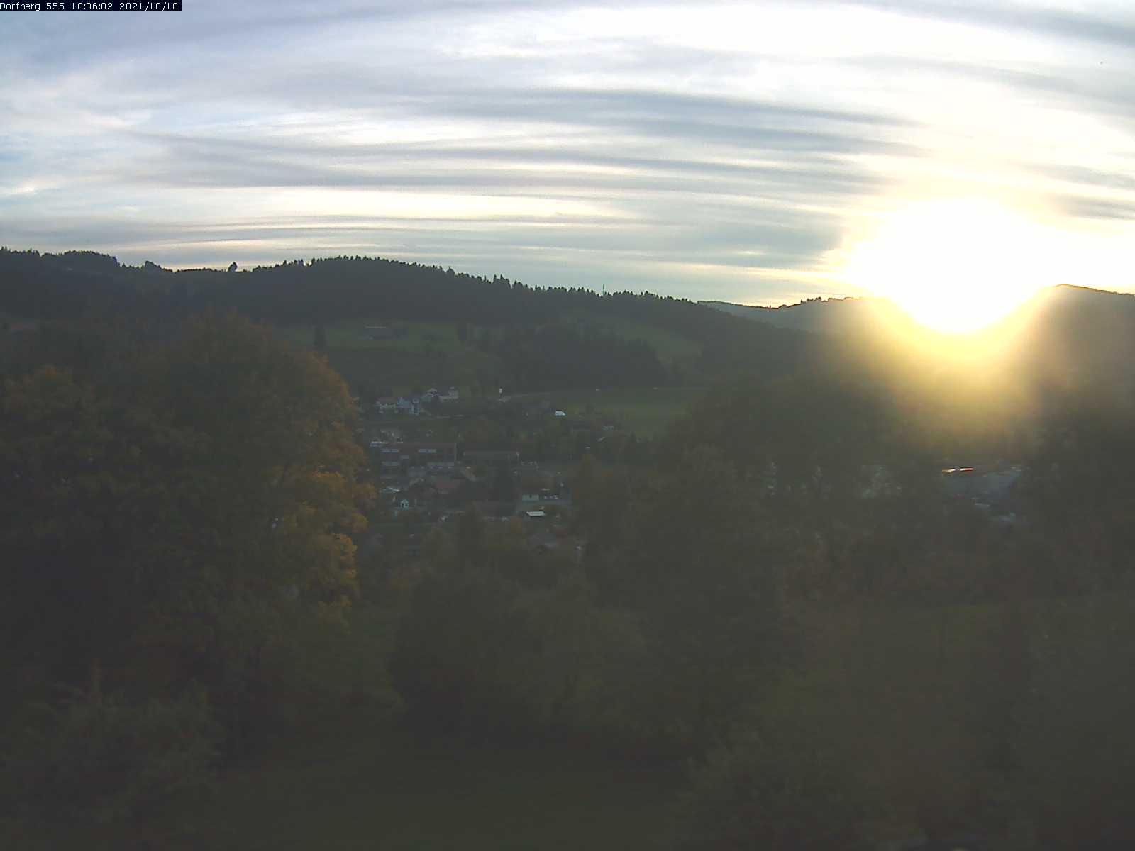 Webcam-Bild: Aussicht vom Dorfberg in Langnau 20211018-180602