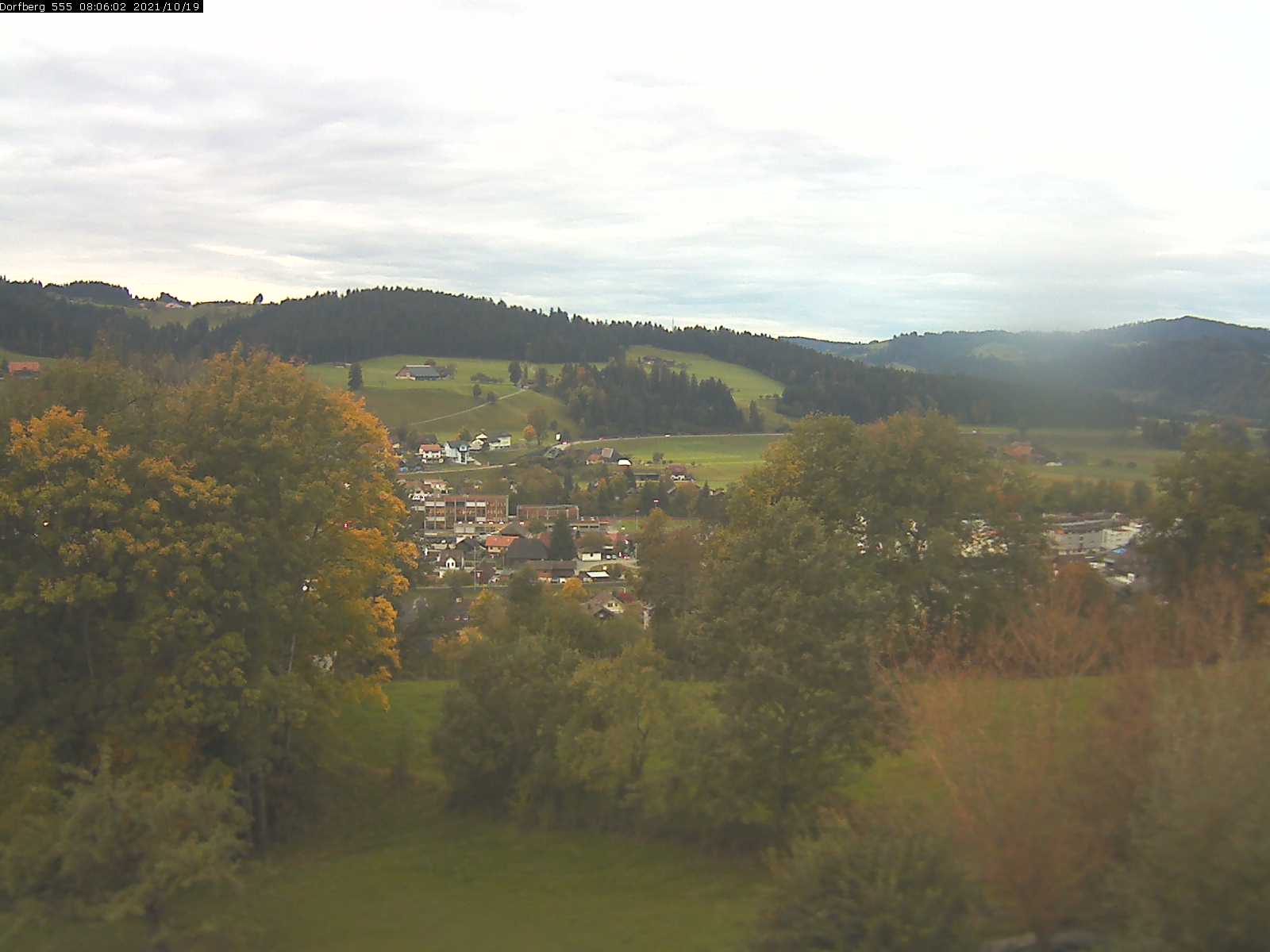 Webcam-Bild: Aussicht vom Dorfberg in Langnau 20211019-080601