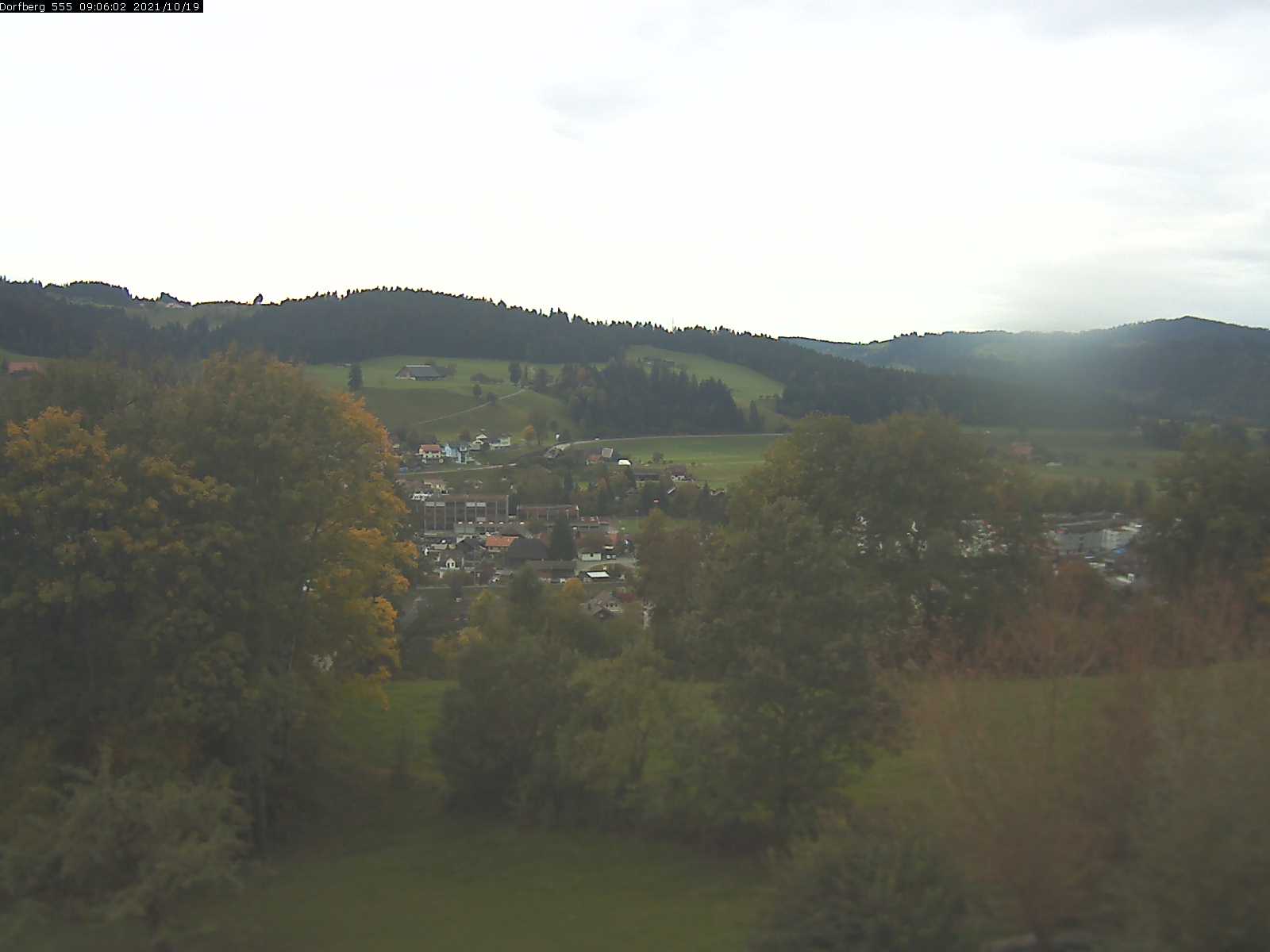 Webcam-Bild: Aussicht vom Dorfberg in Langnau 20211019-090601