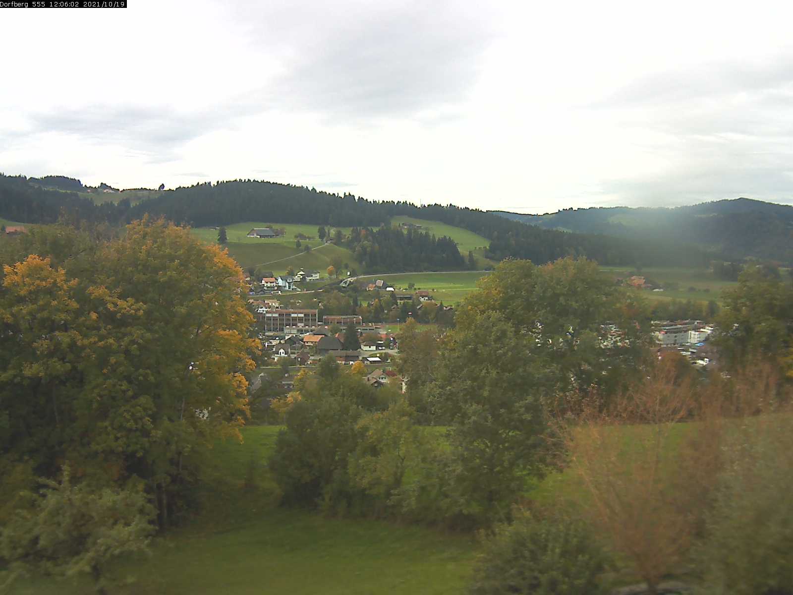 Webcam-Bild: Aussicht vom Dorfberg in Langnau 20211019-120601