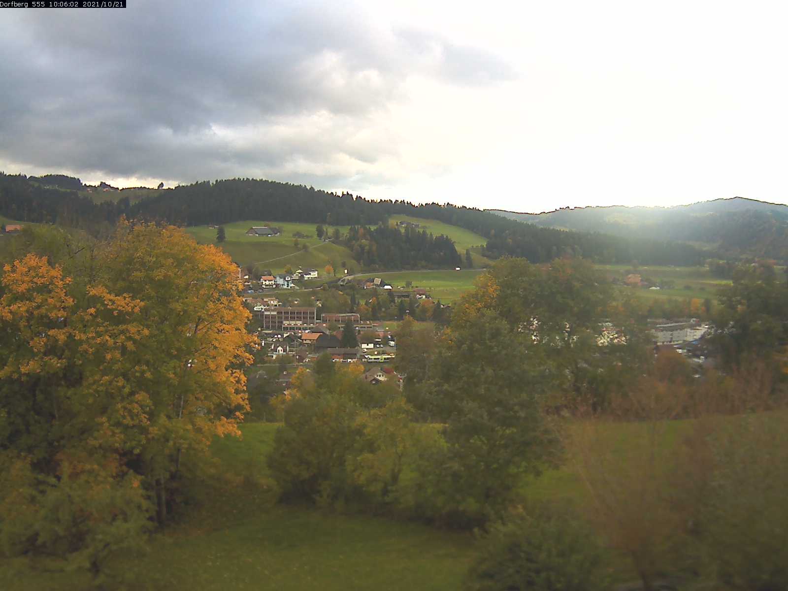 Webcam-Bild: Aussicht vom Dorfberg in Langnau 20211021-100601