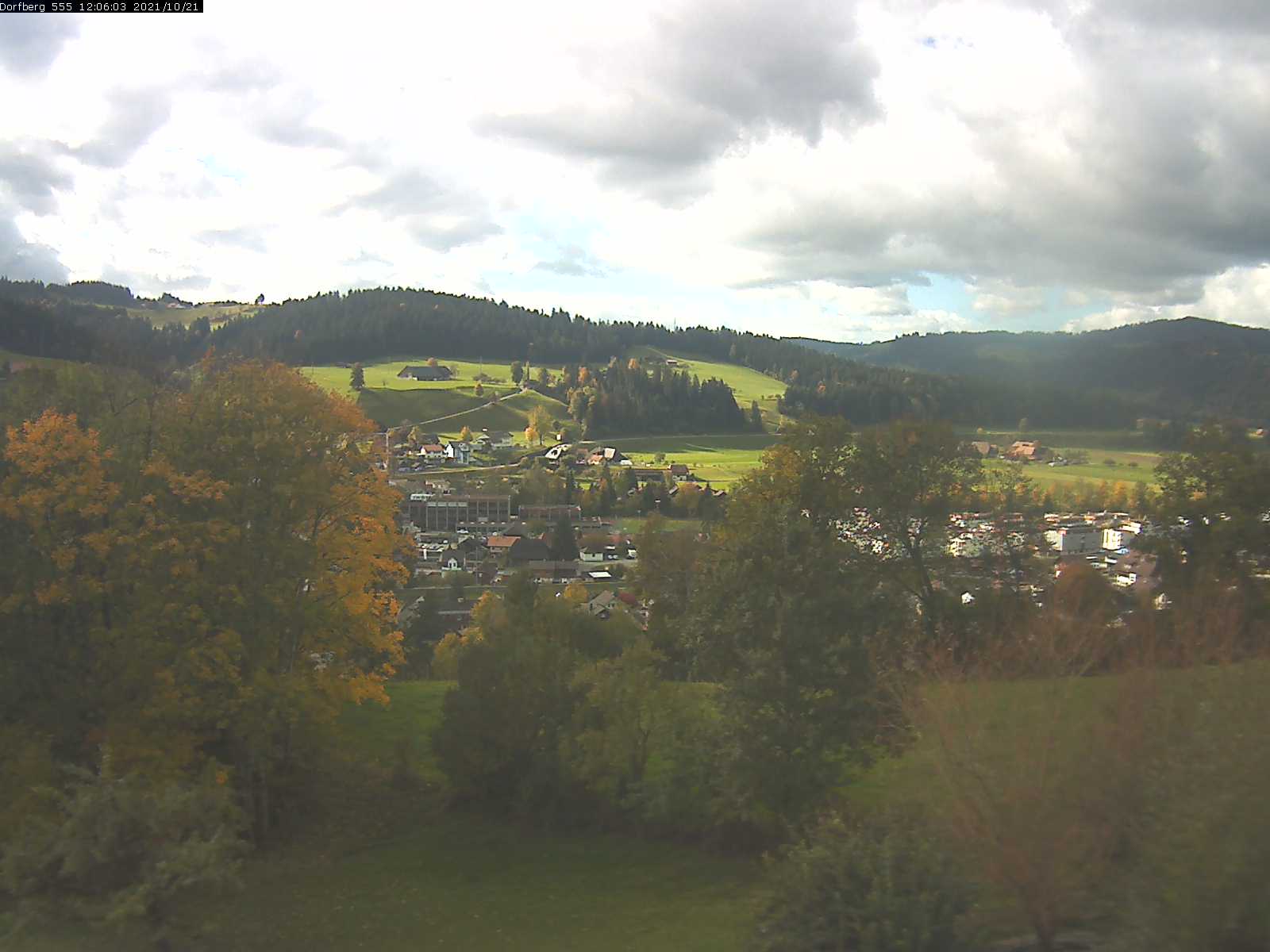 Webcam-Bild: Aussicht vom Dorfberg in Langnau 20211021-120601