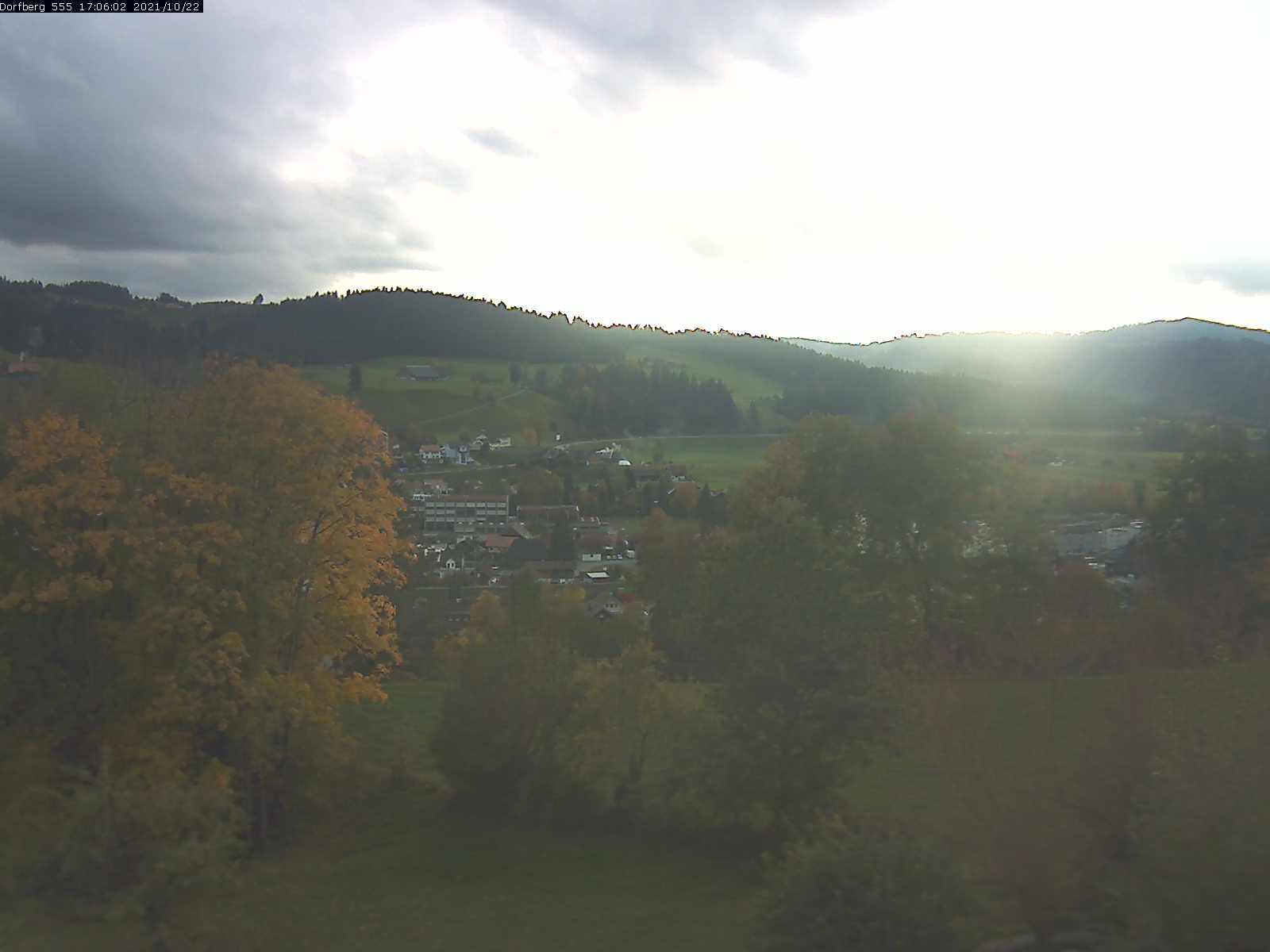 Webcam-Bild: Aussicht vom Dorfberg in Langnau 20211022-170601