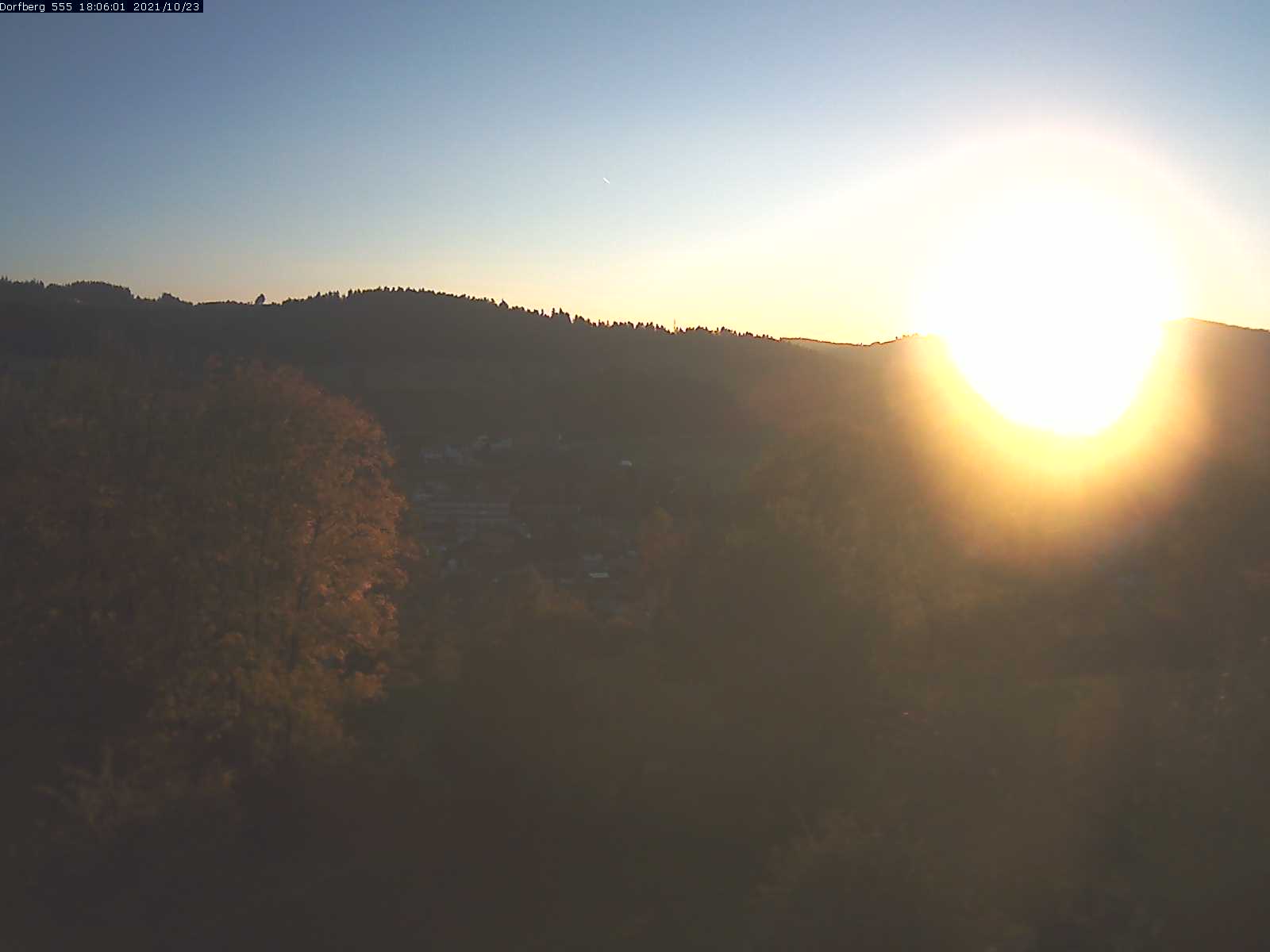 Webcam-Bild: Aussicht vom Dorfberg in Langnau 20211023-180601