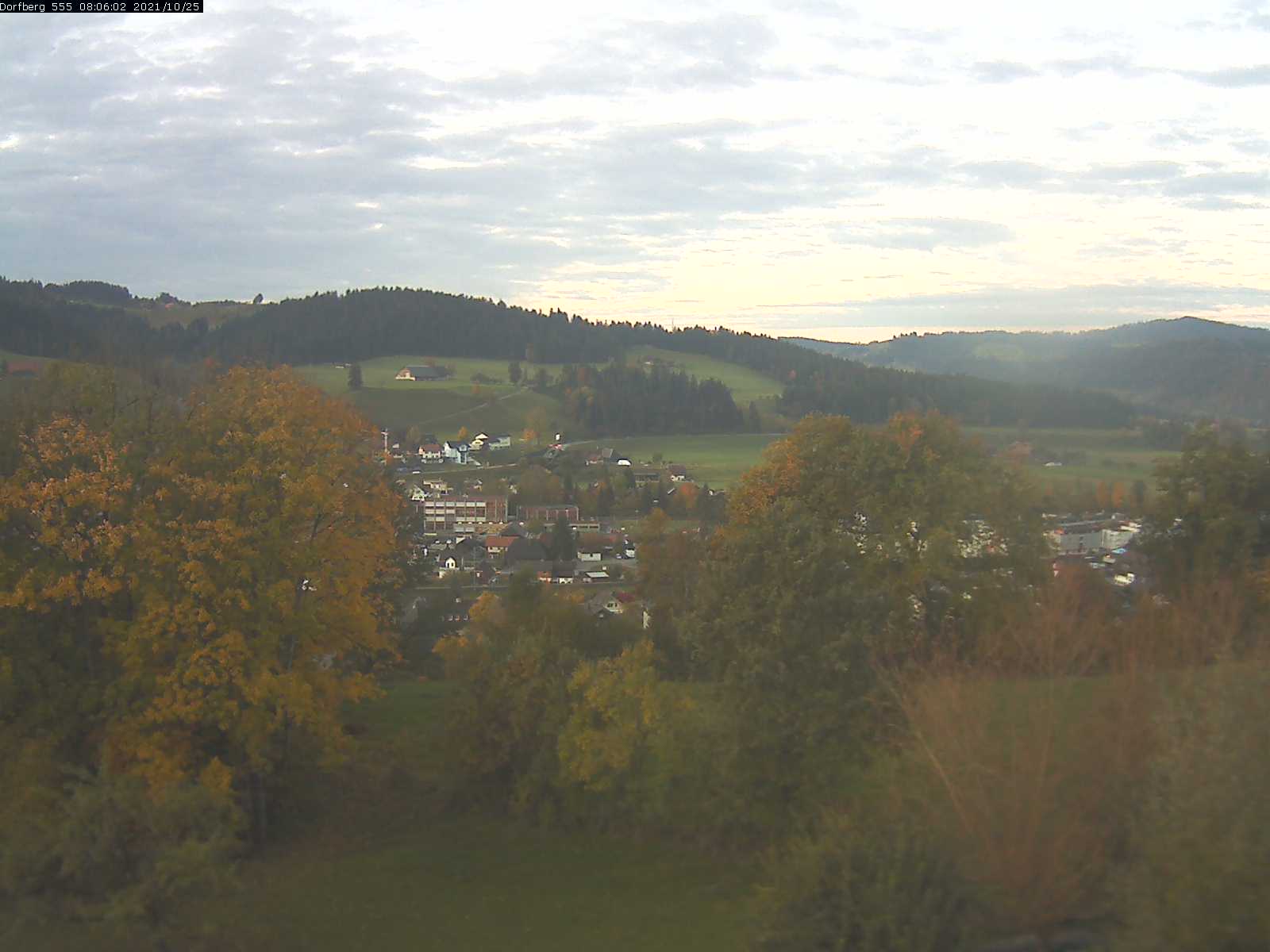 Webcam-Bild: Aussicht vom Dorfberg in Langnau 20211025-080601