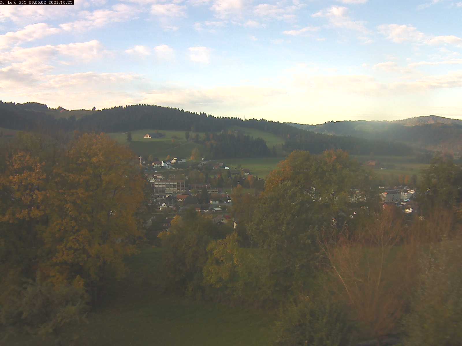 Webcam-Bild: Aussicht vom Dorfberg in Langnau 20211025-090601