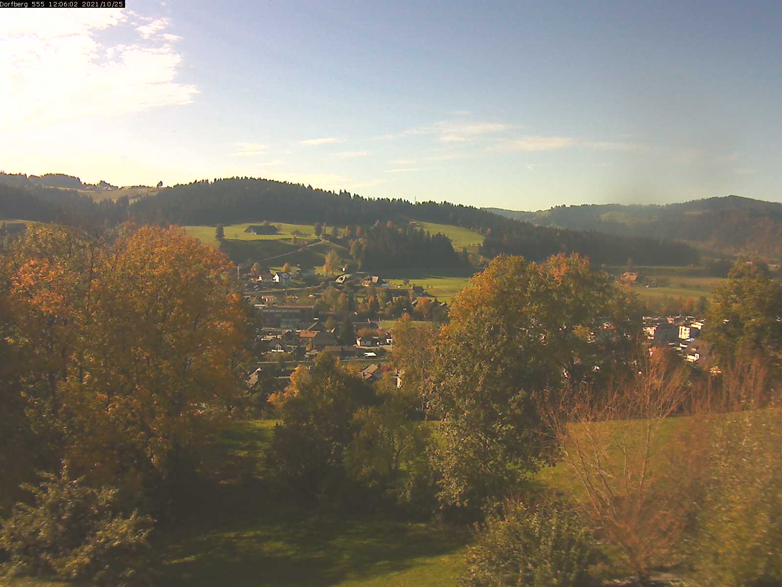 Webcam-Bild: Aussicht vom Dorfberg in Langnau 20211025-120601