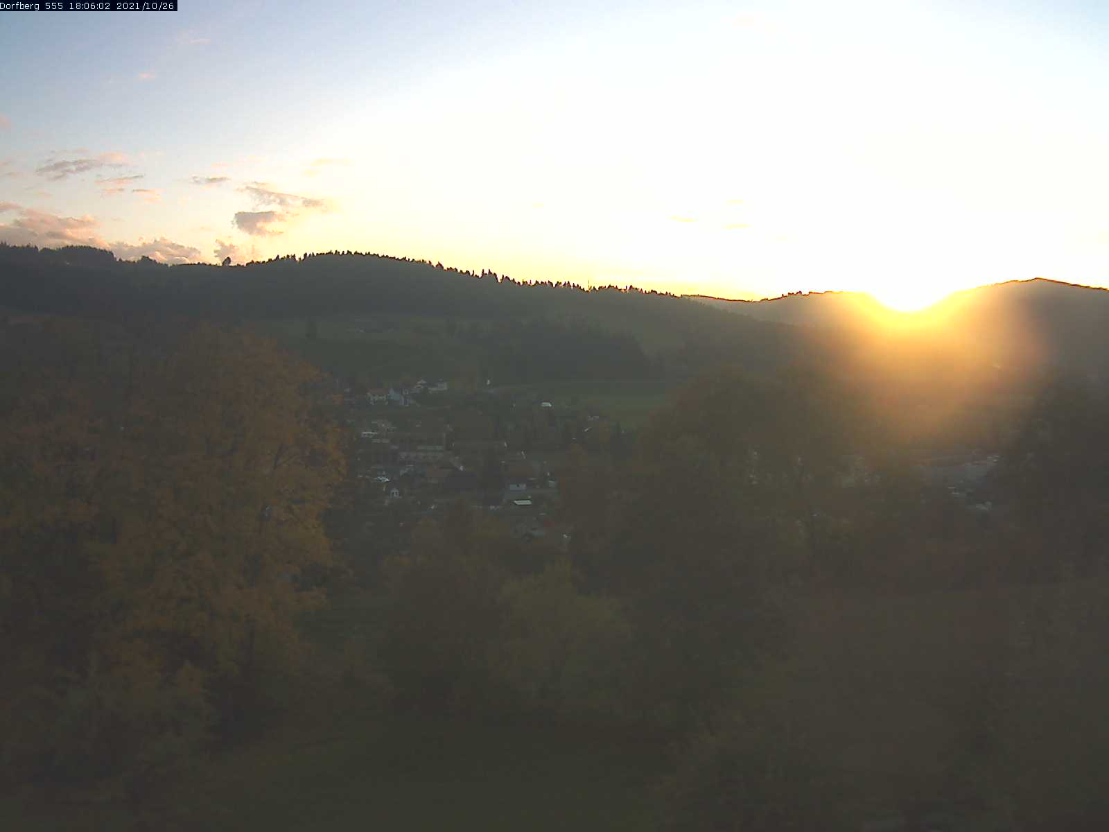 Webcam-Bild: Aussicht vom Dorfberg in Langnau 20211026-180601