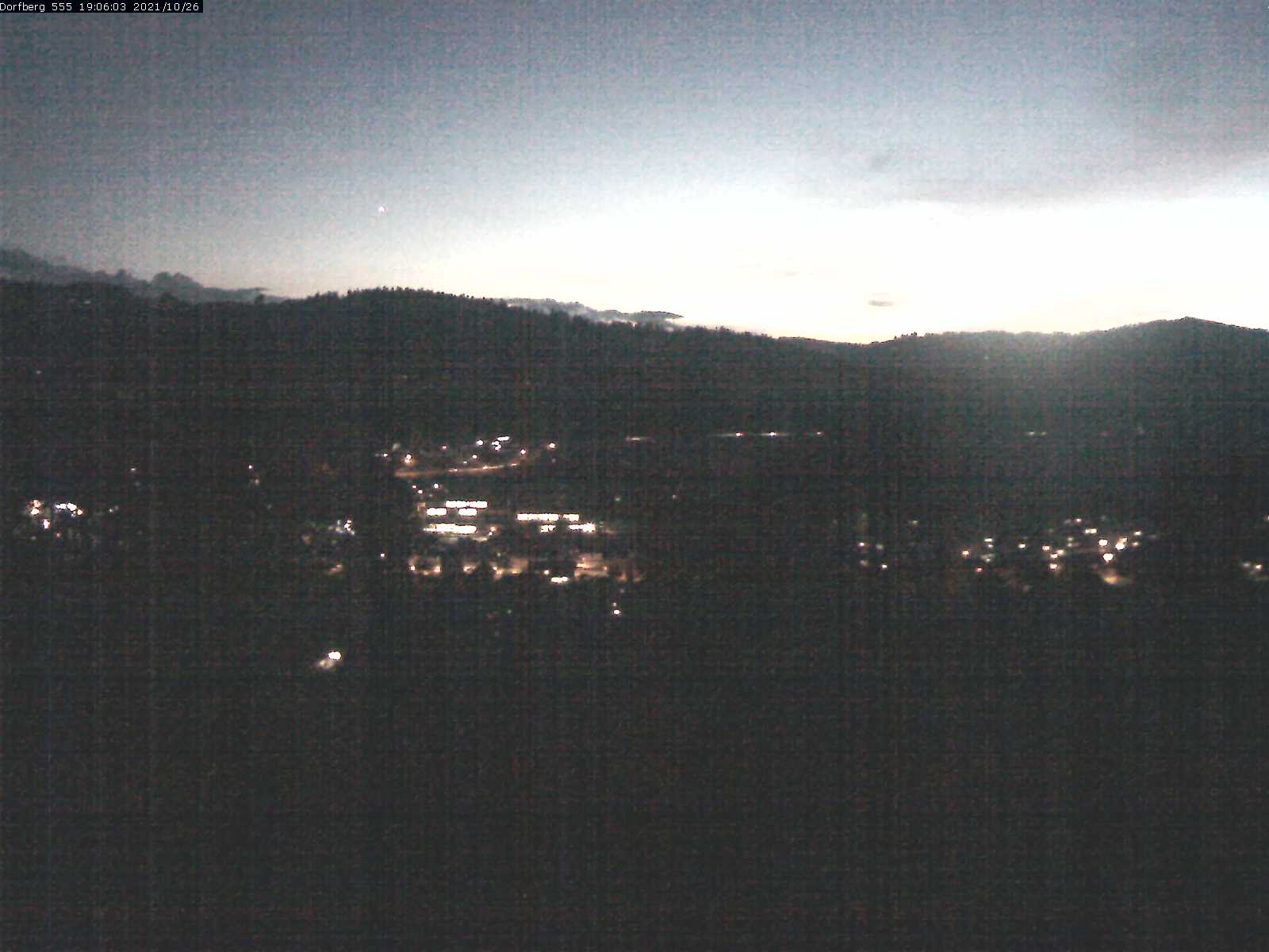 Webcam-Bild: Aussicht vom Dorfberg in Langnau 20211026-190601