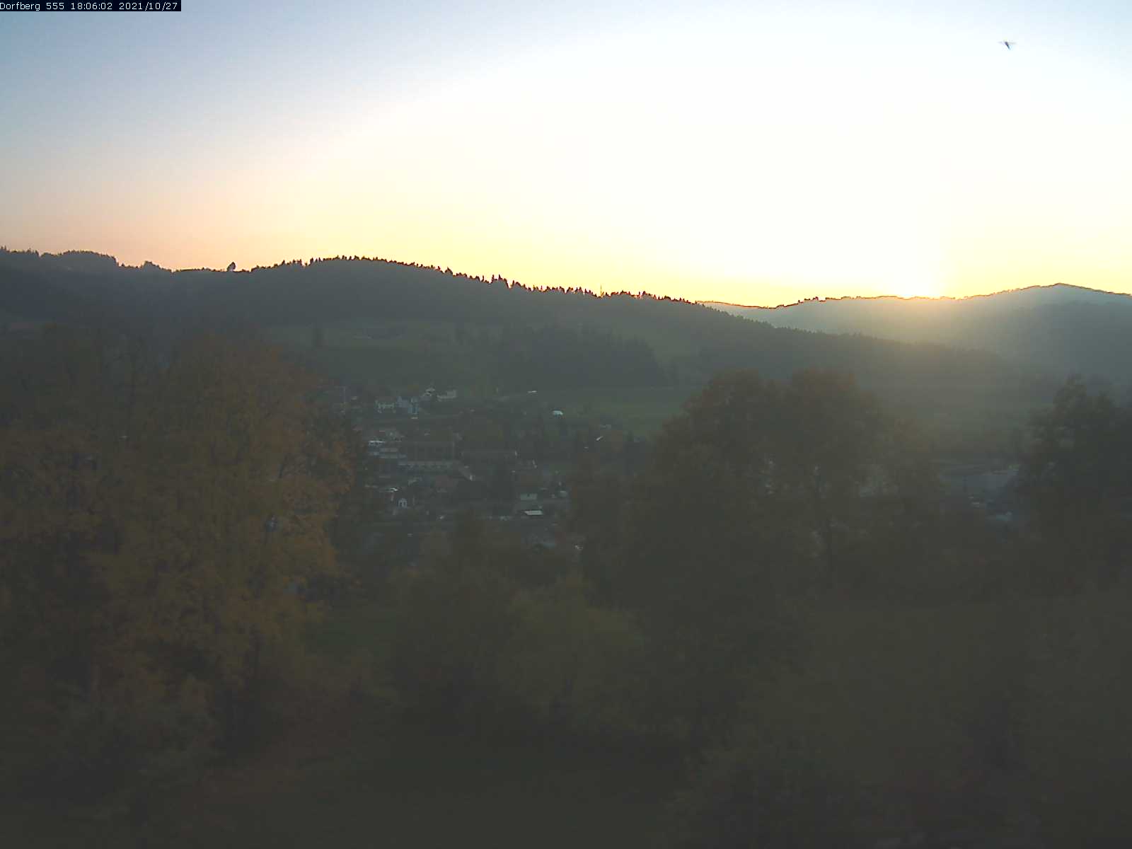 Webcam-Bild: Aussicht vom Dorfberg in Langnau 20211027-180601