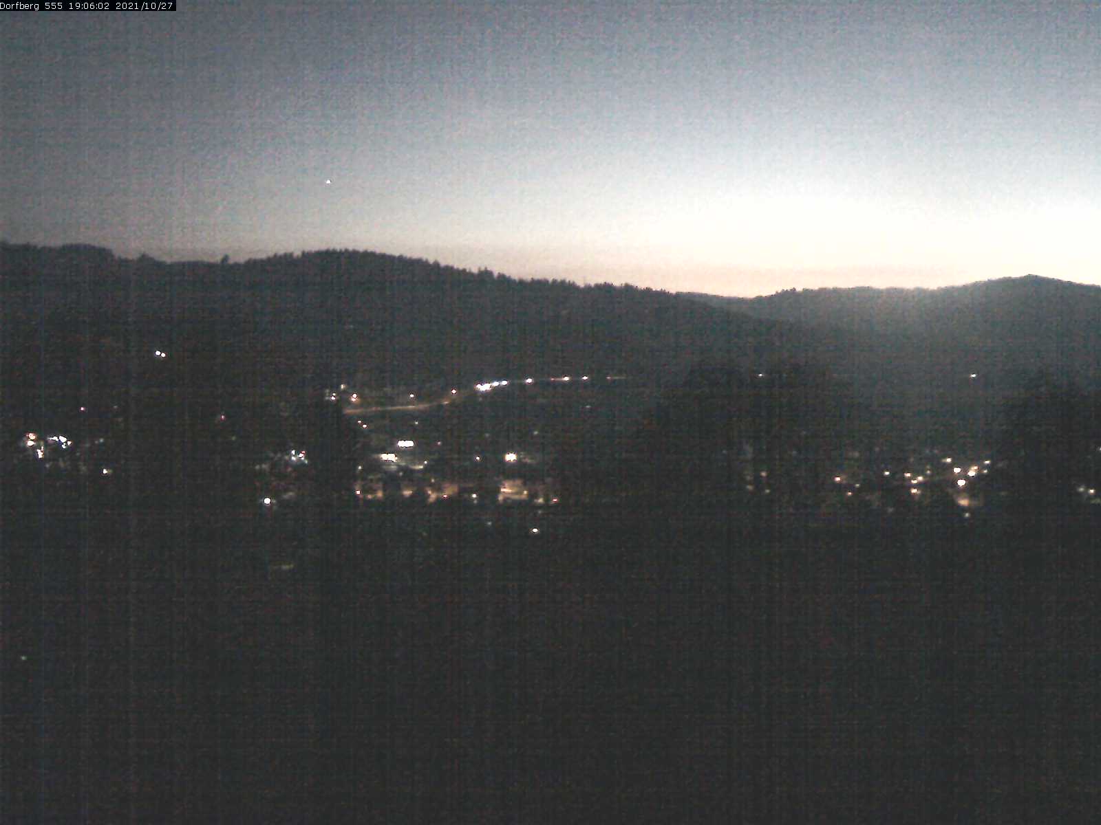 Webcam-Bild: Aussicht vom Dorfberg in Langnau 20211027-190601