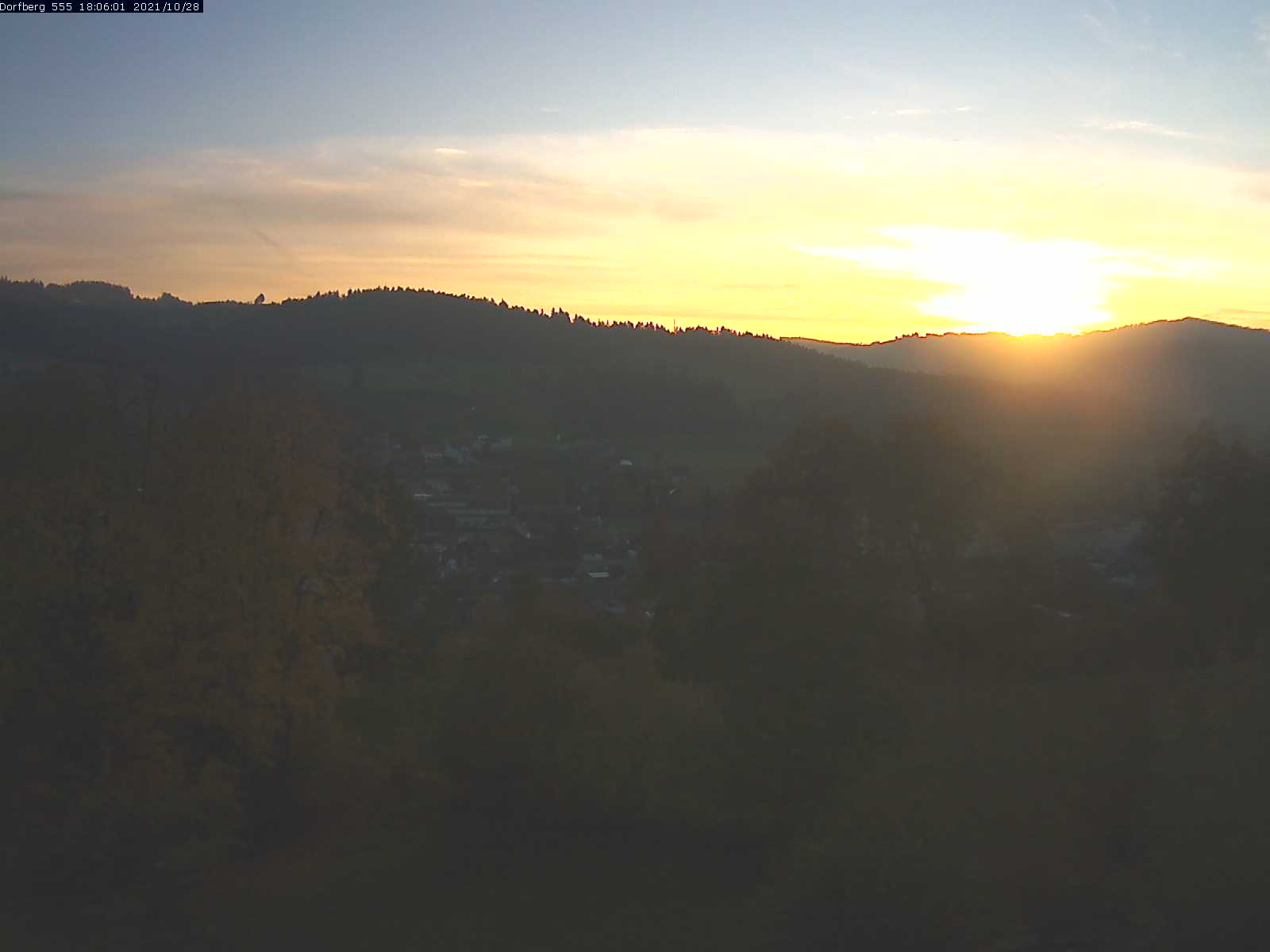 Webcam-Bild: Aussicht vom Dorfberg in Langnau 20211028-180601