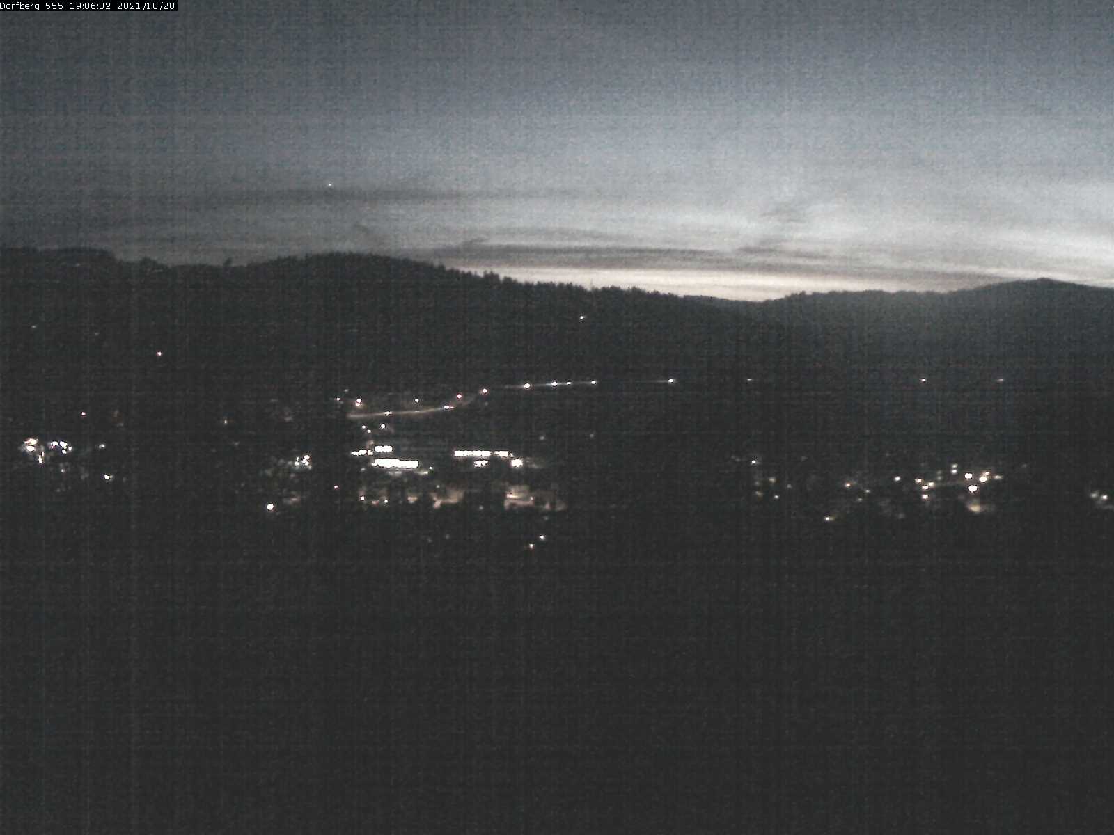 Webcam-Bild: Aussicht vom Dorfberg in Langnau 20211028-190601