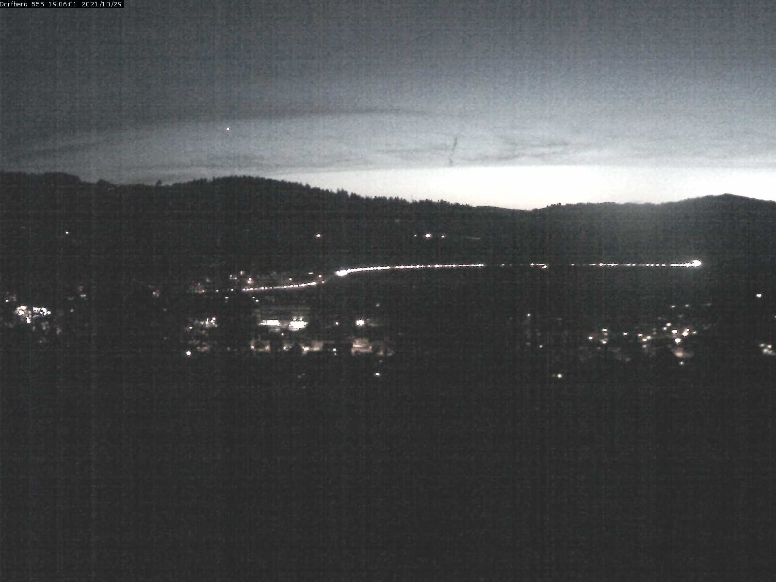Webcam-Bild: Aussicht vom Dorfberg in Langnau 20211029-190601