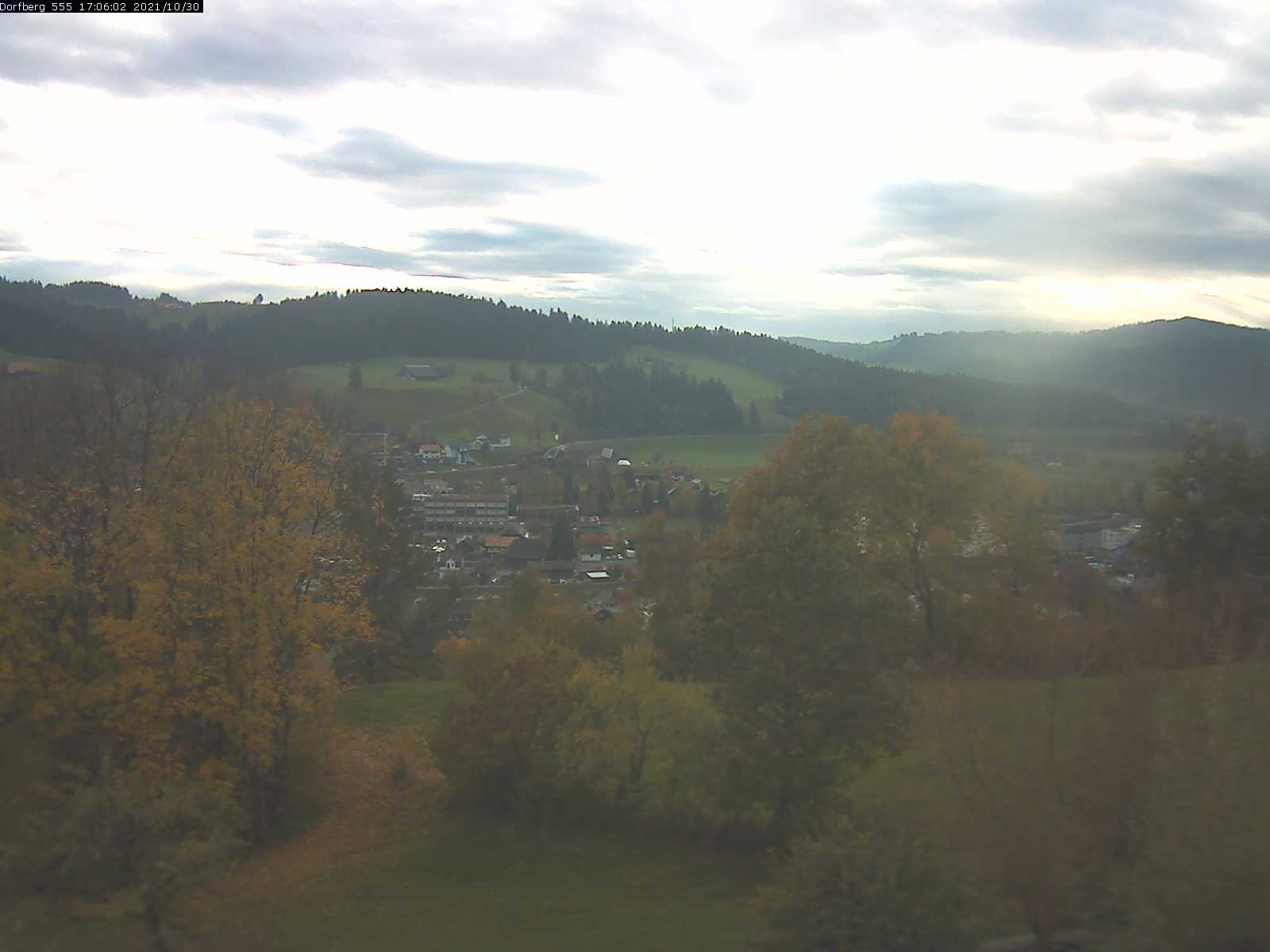 Webcam-Bild: Aussicht vom Dorfberg in Langnau 20211030-170601