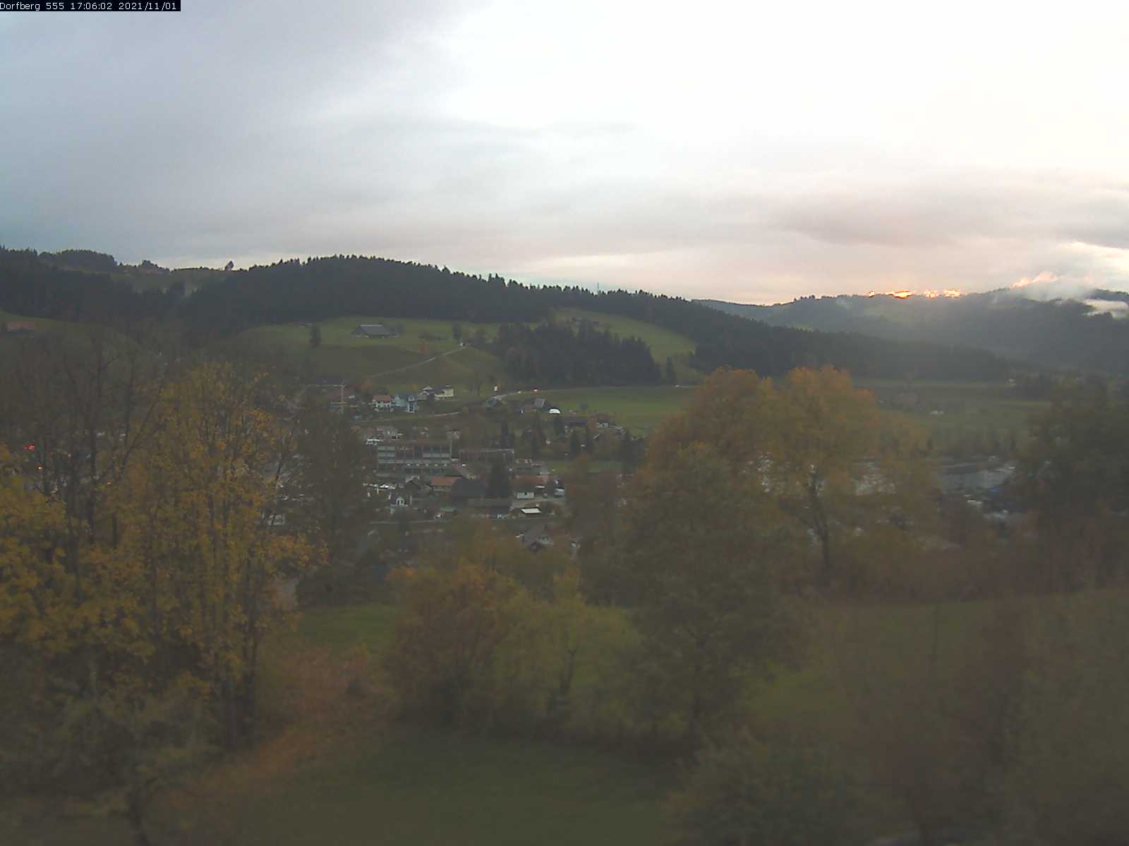 Webcam-Bild: Aussicht vom Dorfberg in Langnau 20211101-170601