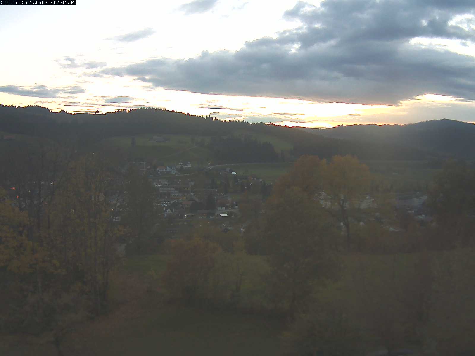 Webcam-Bild: Aussicht vom Dorfberg in Langnau 20211104-170601