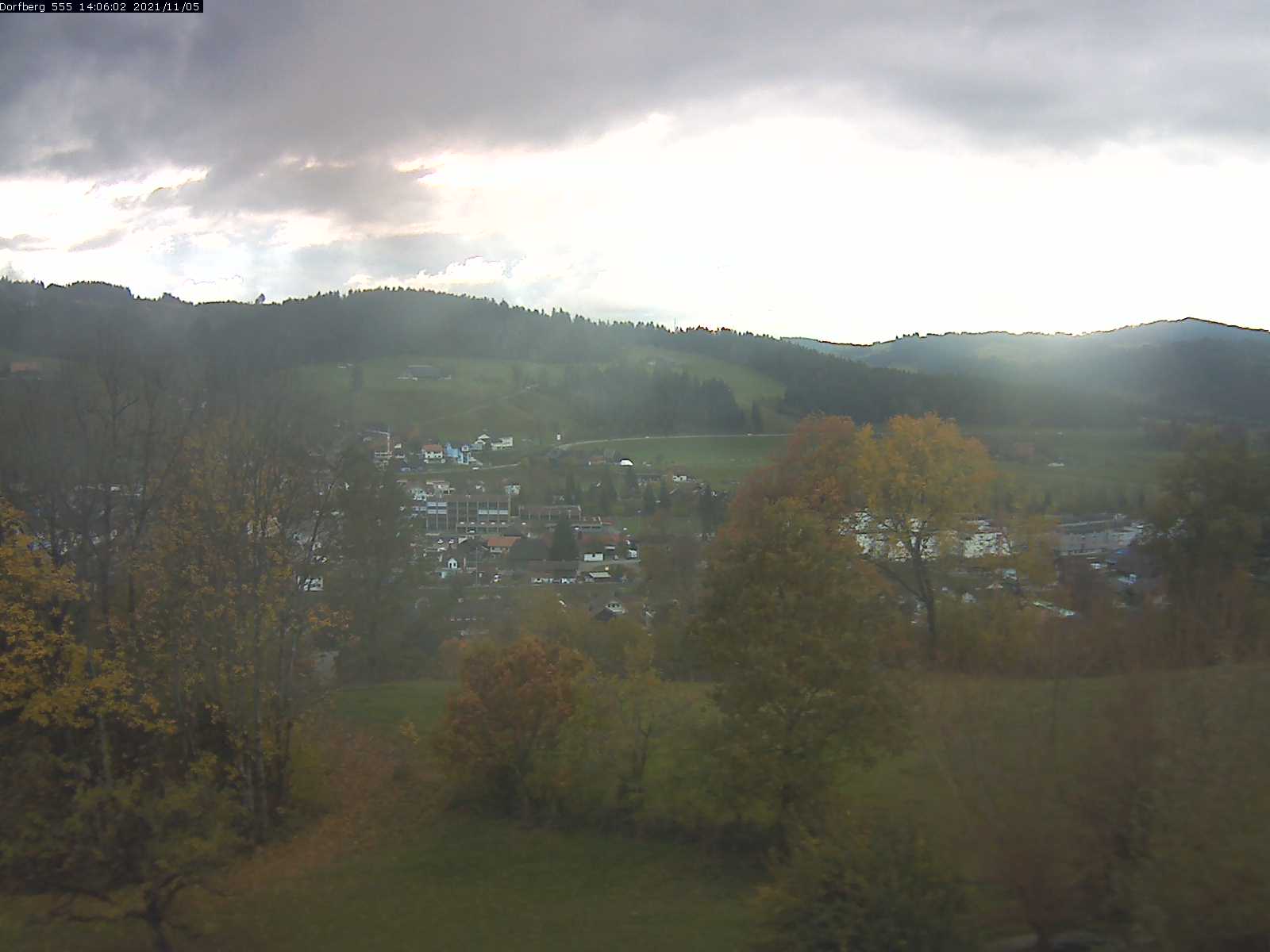 Webcam-Bild: Aussicht vom Dorfberg in Langnau 20211105-140601