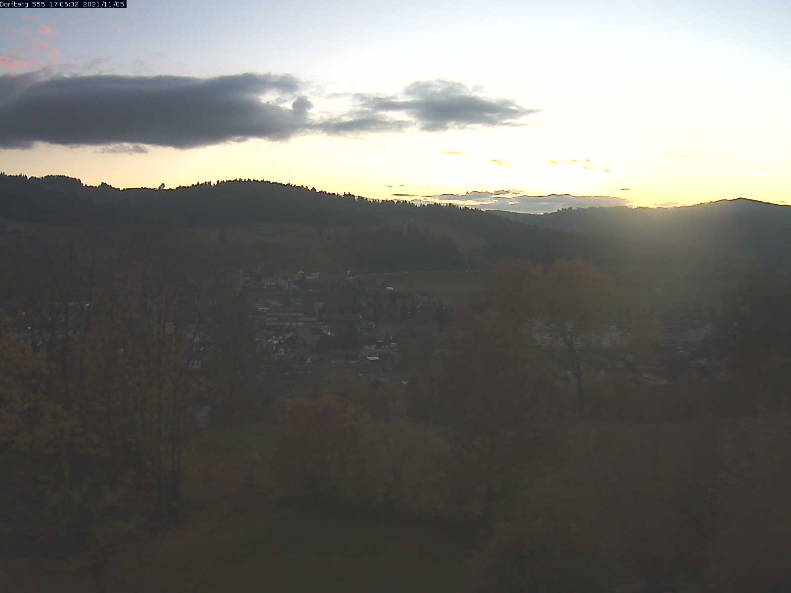 Webcam-Bild: Aussicht vom Dorfberg in Langnau 20211105-170601